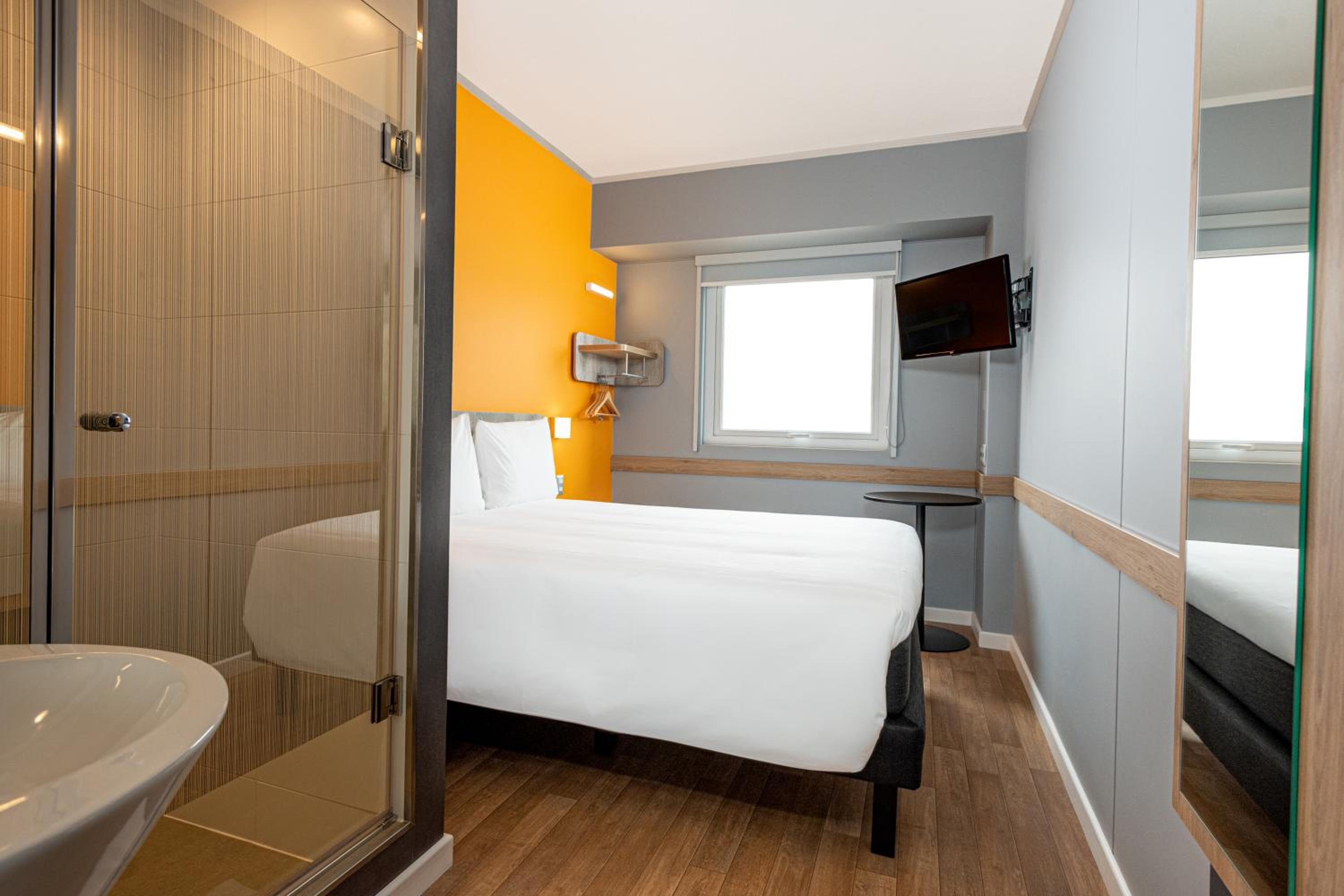 Standard Double Room - Photo 1