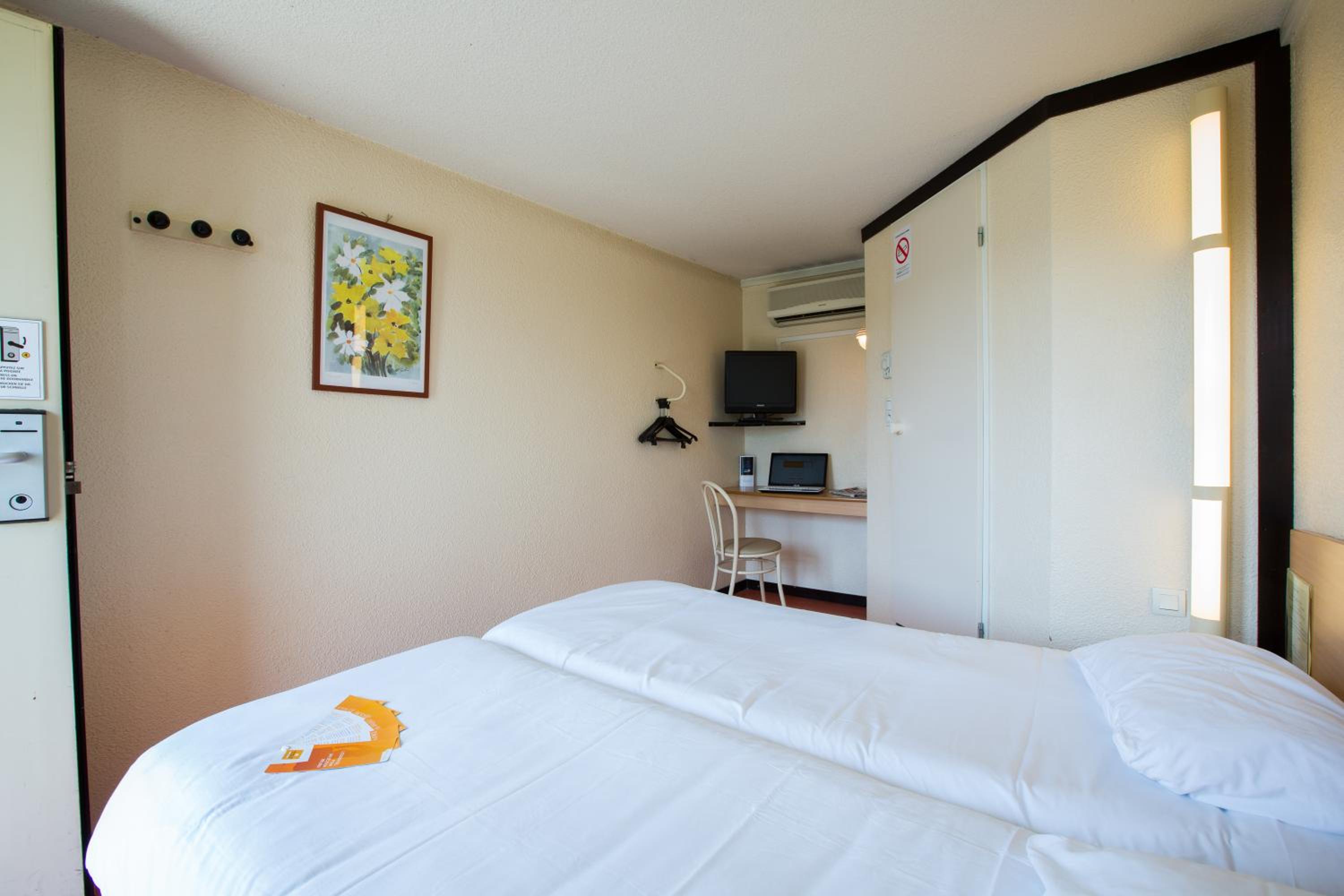 Twin Room - Photo 1