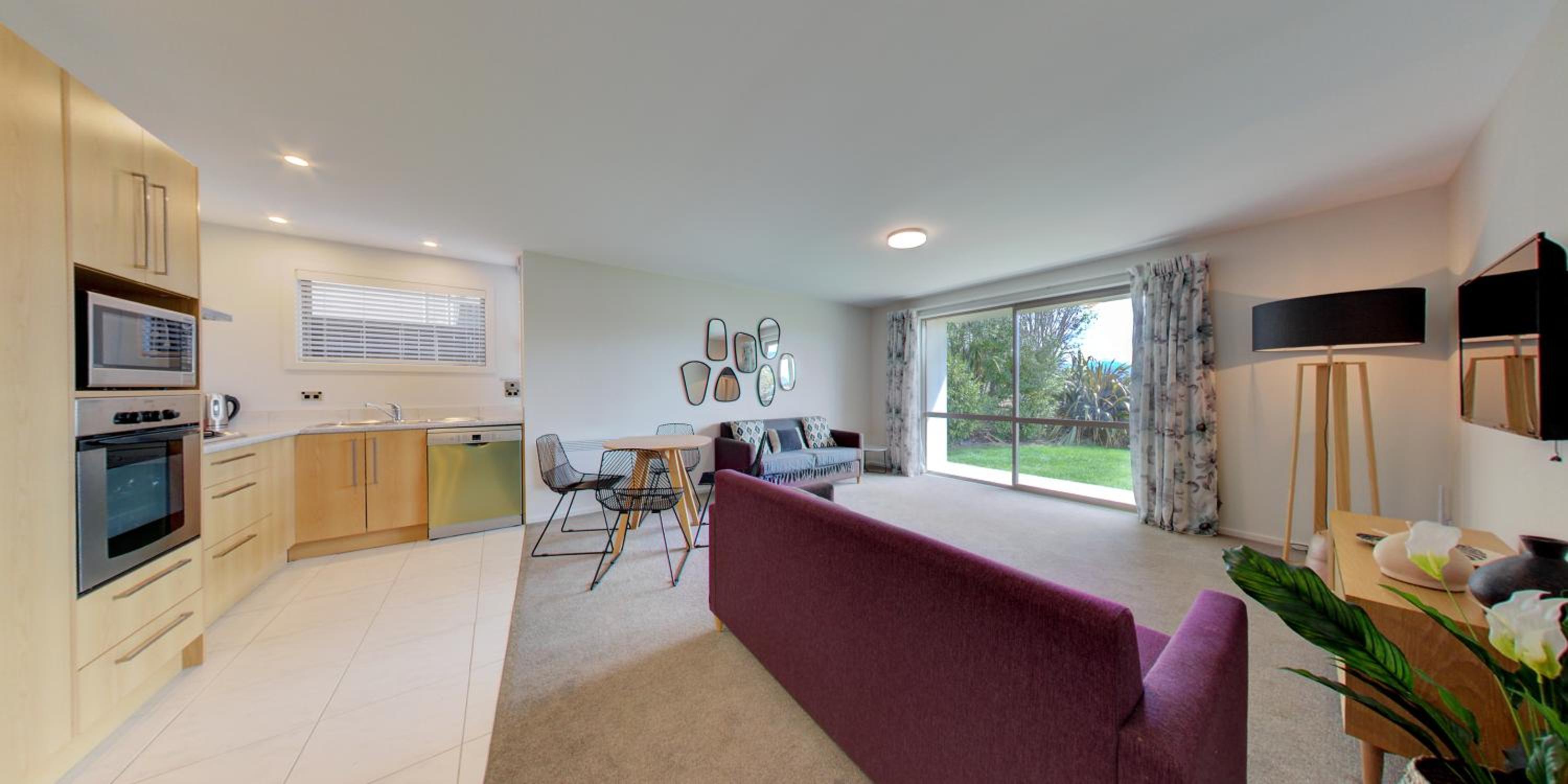 One-Bedroom Apartment - Photo 2