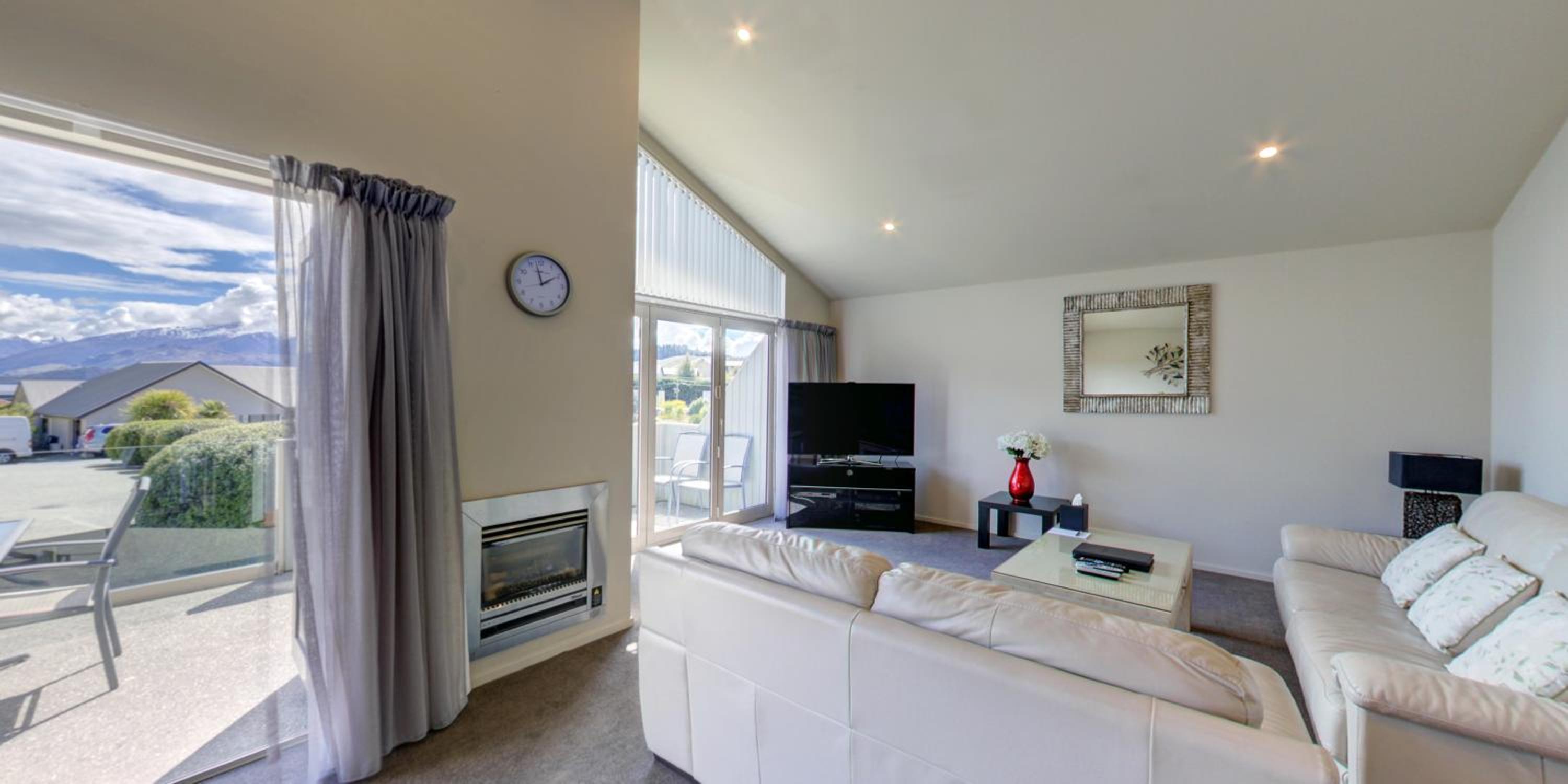 Three-Bedroom Apartment - Photo 4