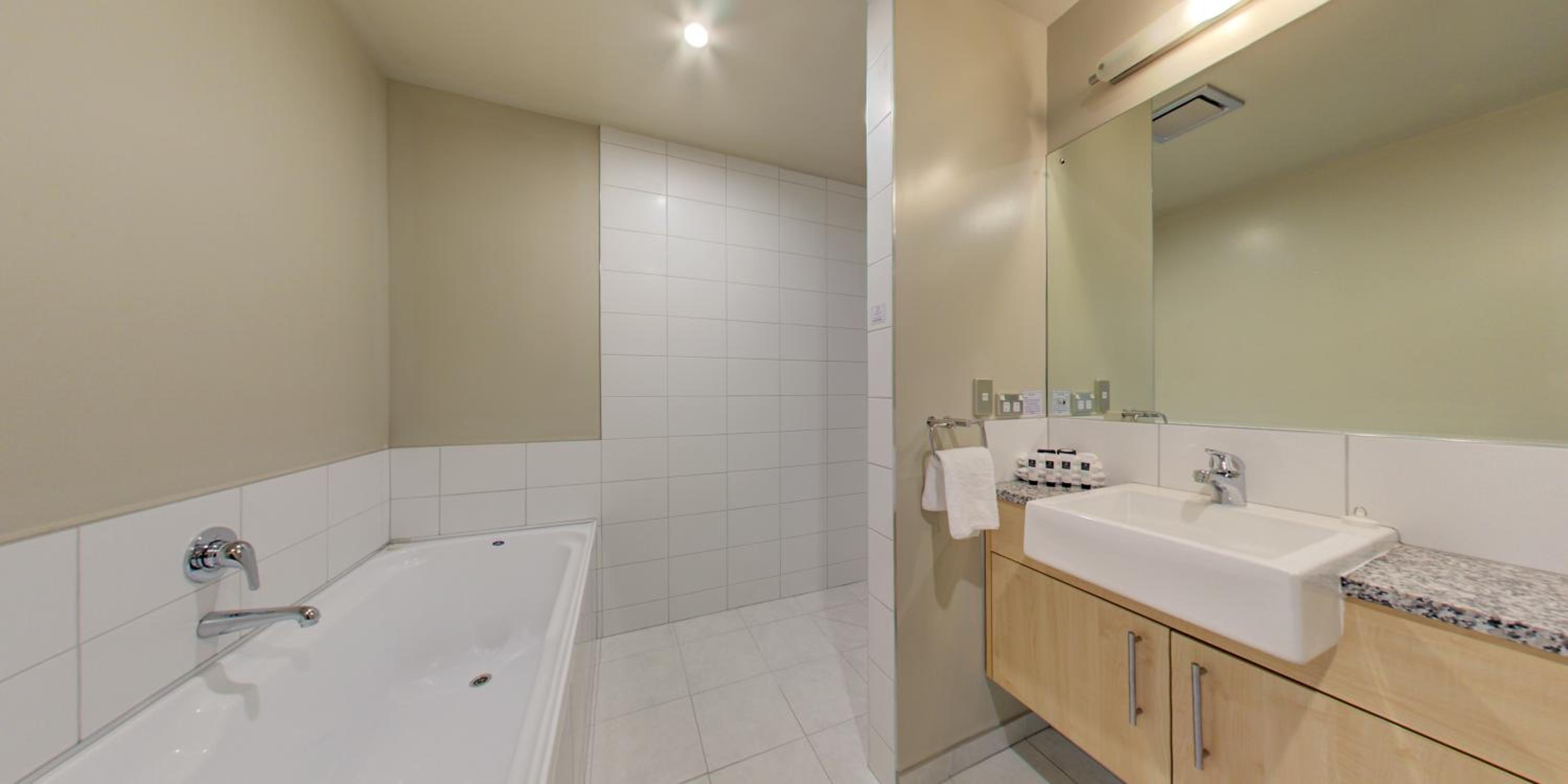 Three-Bedroom Apartment - Photo 6