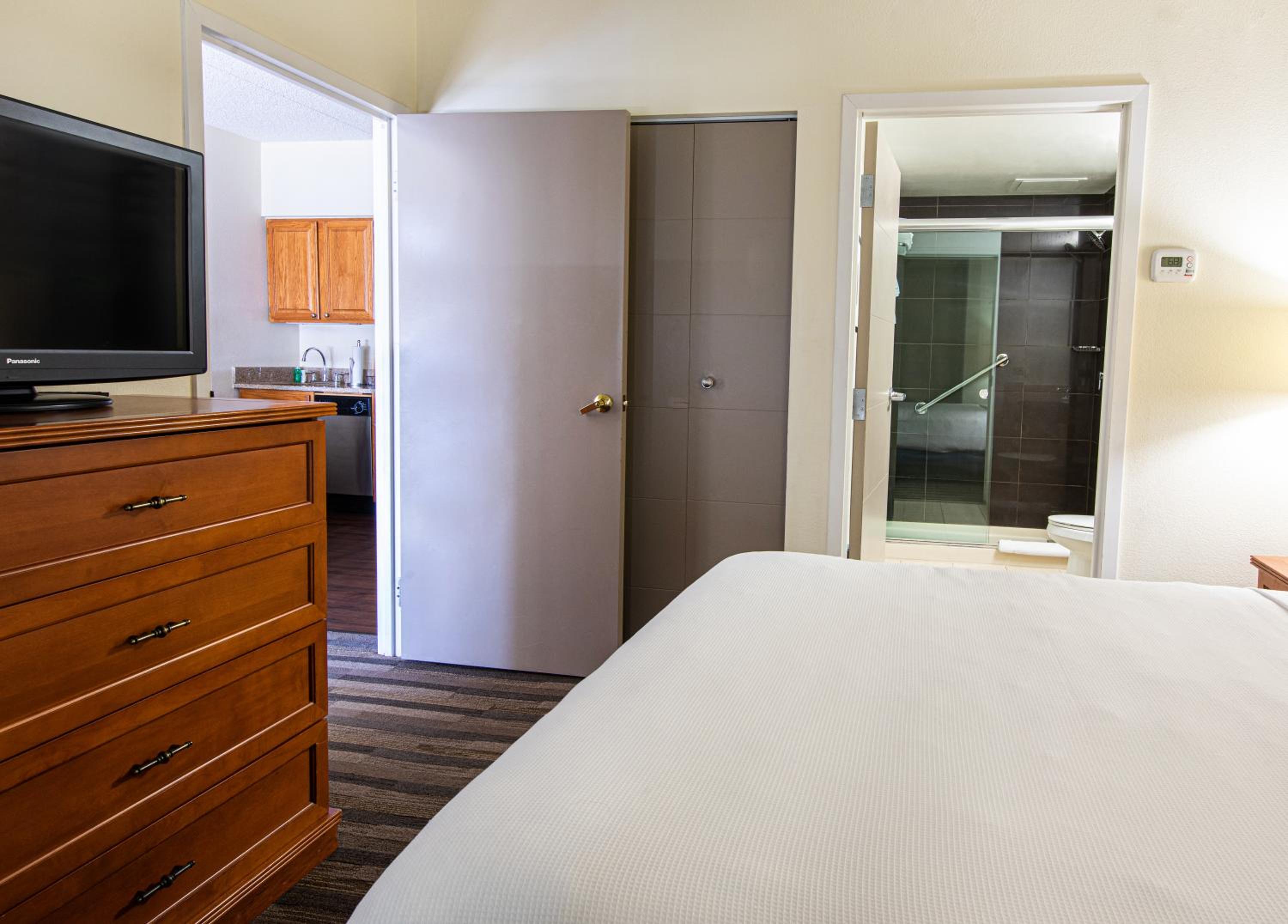 One-Bedroom Queen Suite - Photo 1
