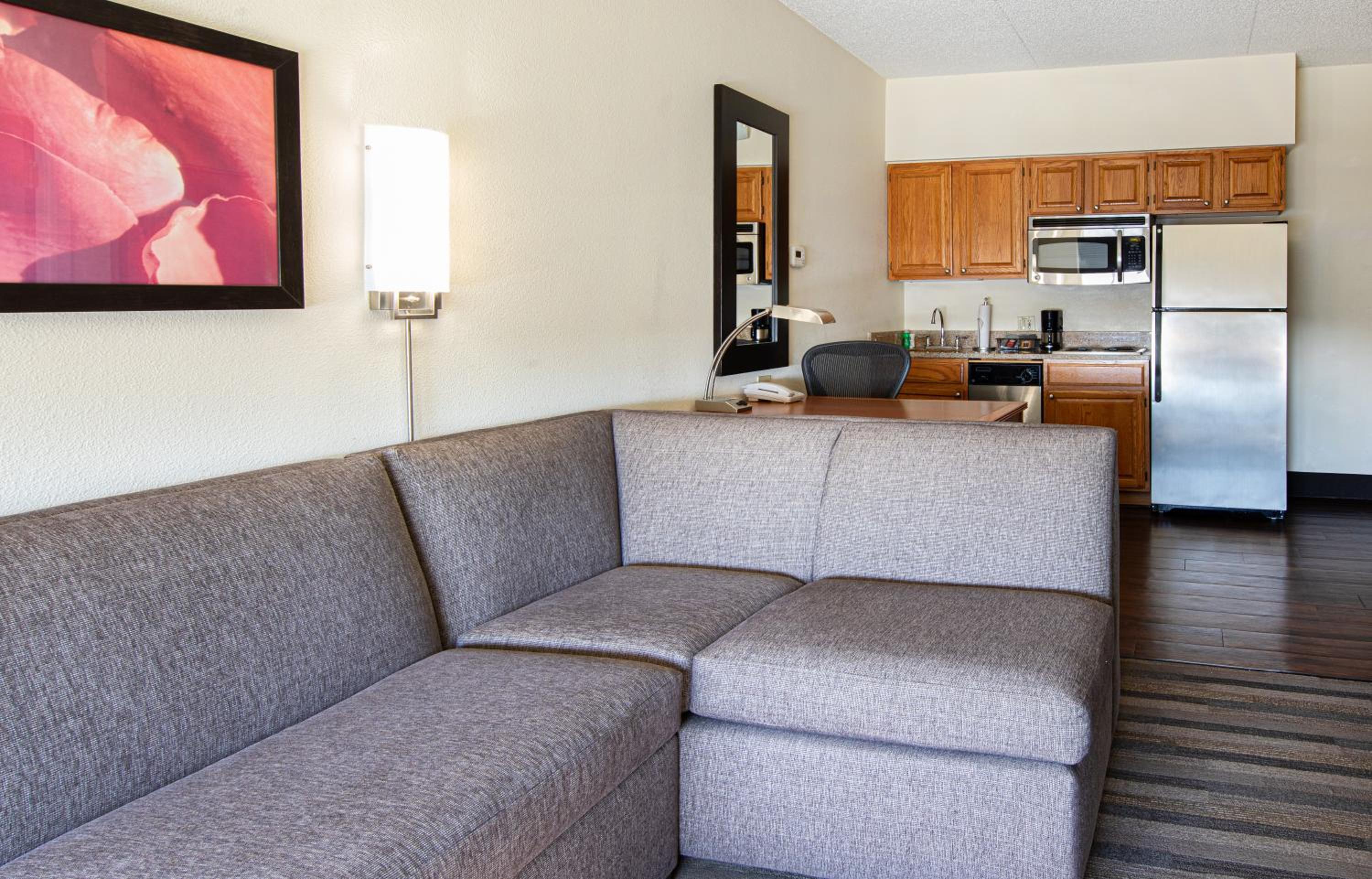Queen Studio Suite - High Floor - Photo 4
