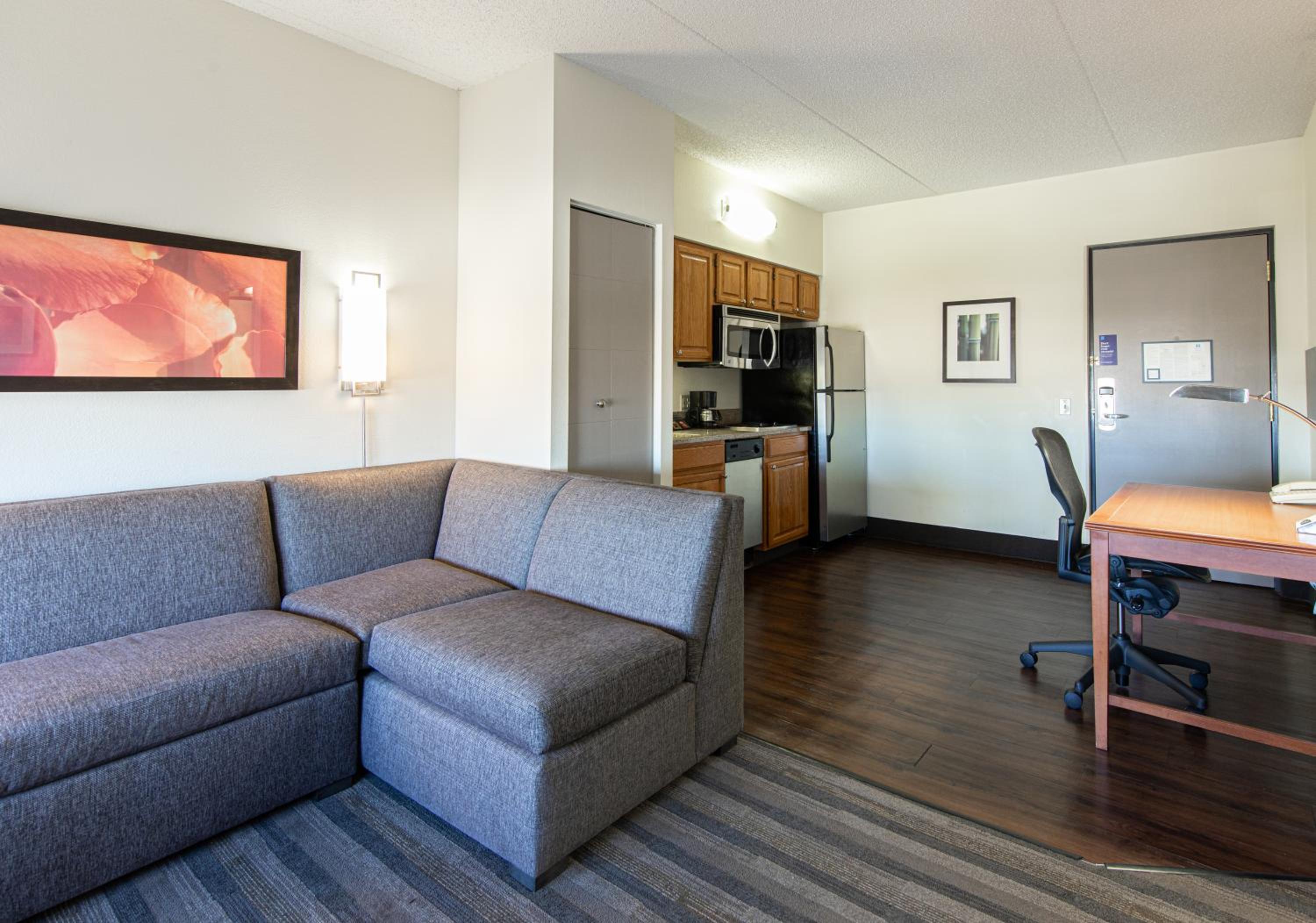 Queen Studio Suite - High Floor - Photo 11
