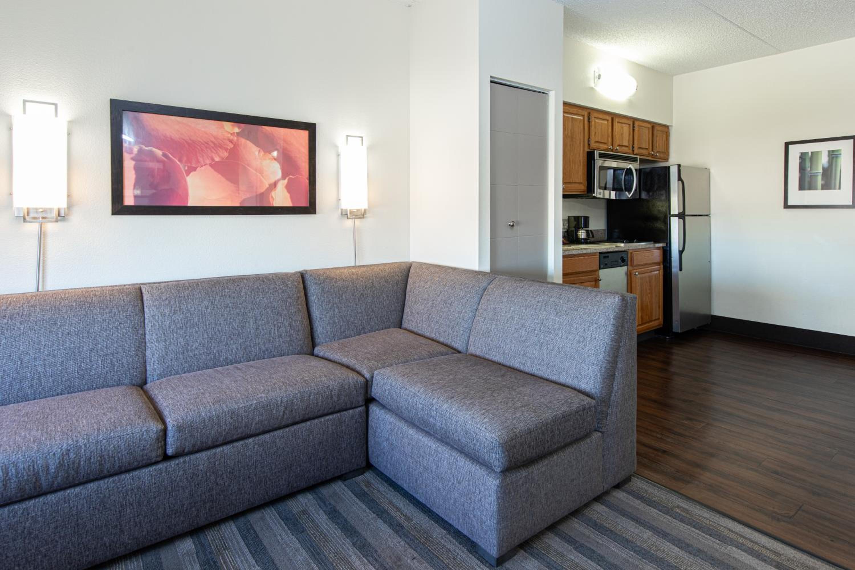 Queen Studio Suite - High Floor - Photo 7