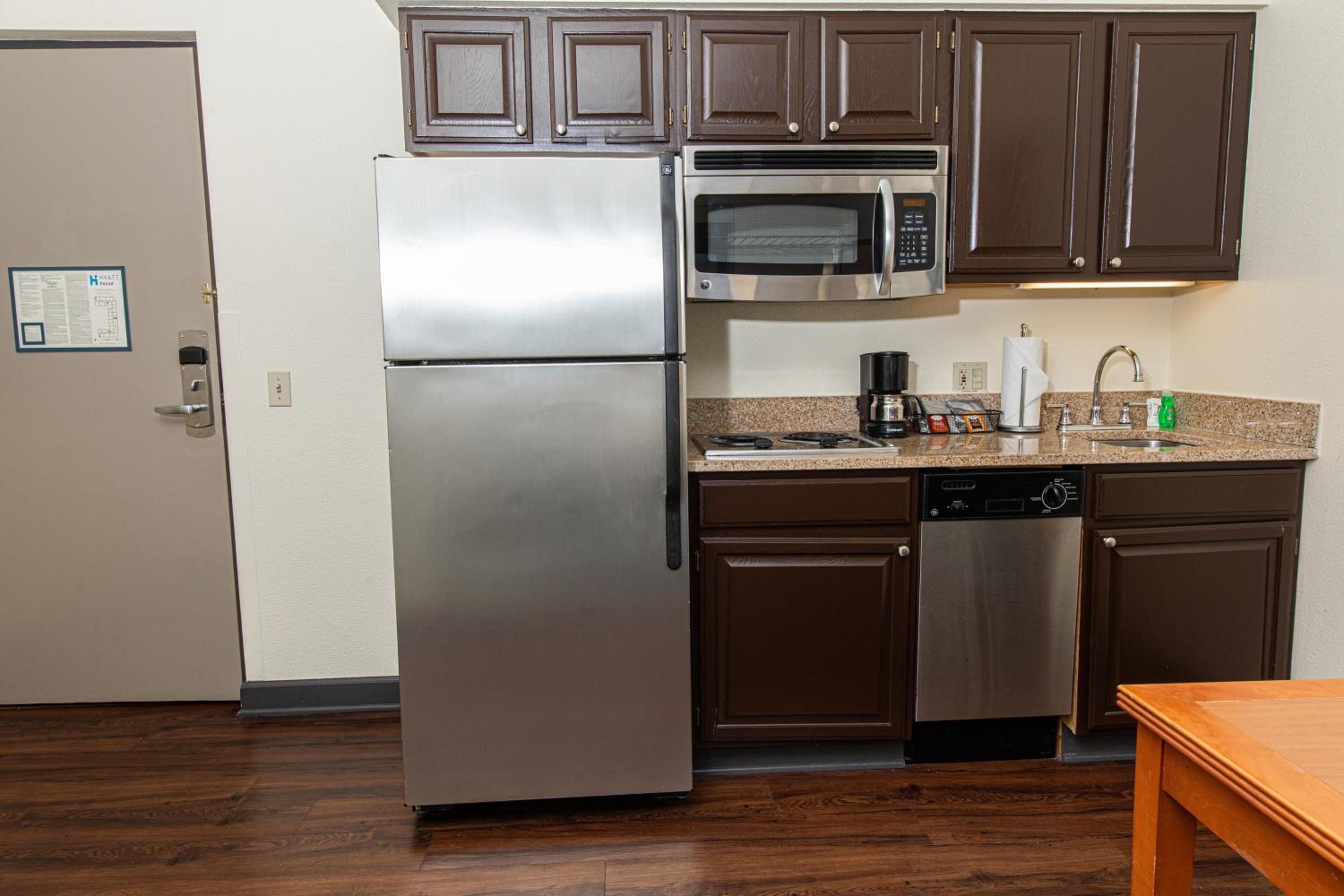 Queen Studio Suite - High Floor - Photo 6