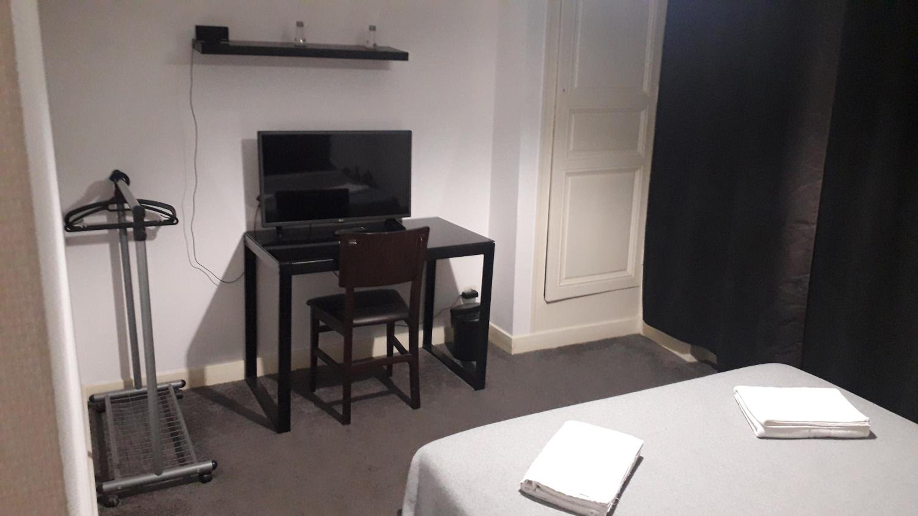 Double Room - Photo 2