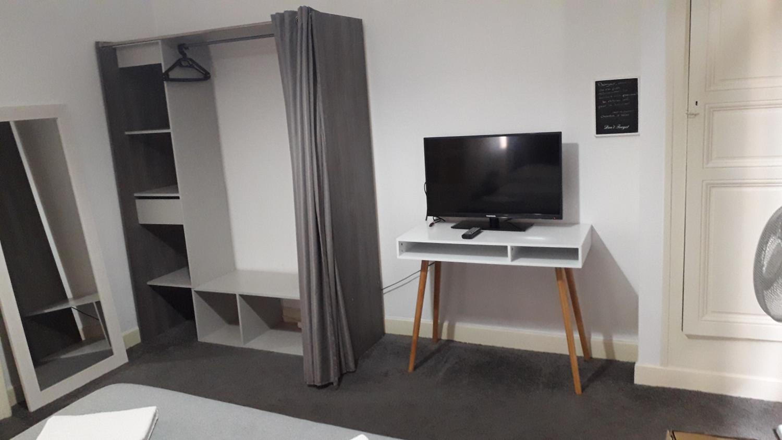 Quadruple Room with Private External Bathroom - Photo 4