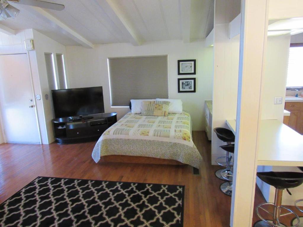 Two-Bedroom House photo 2