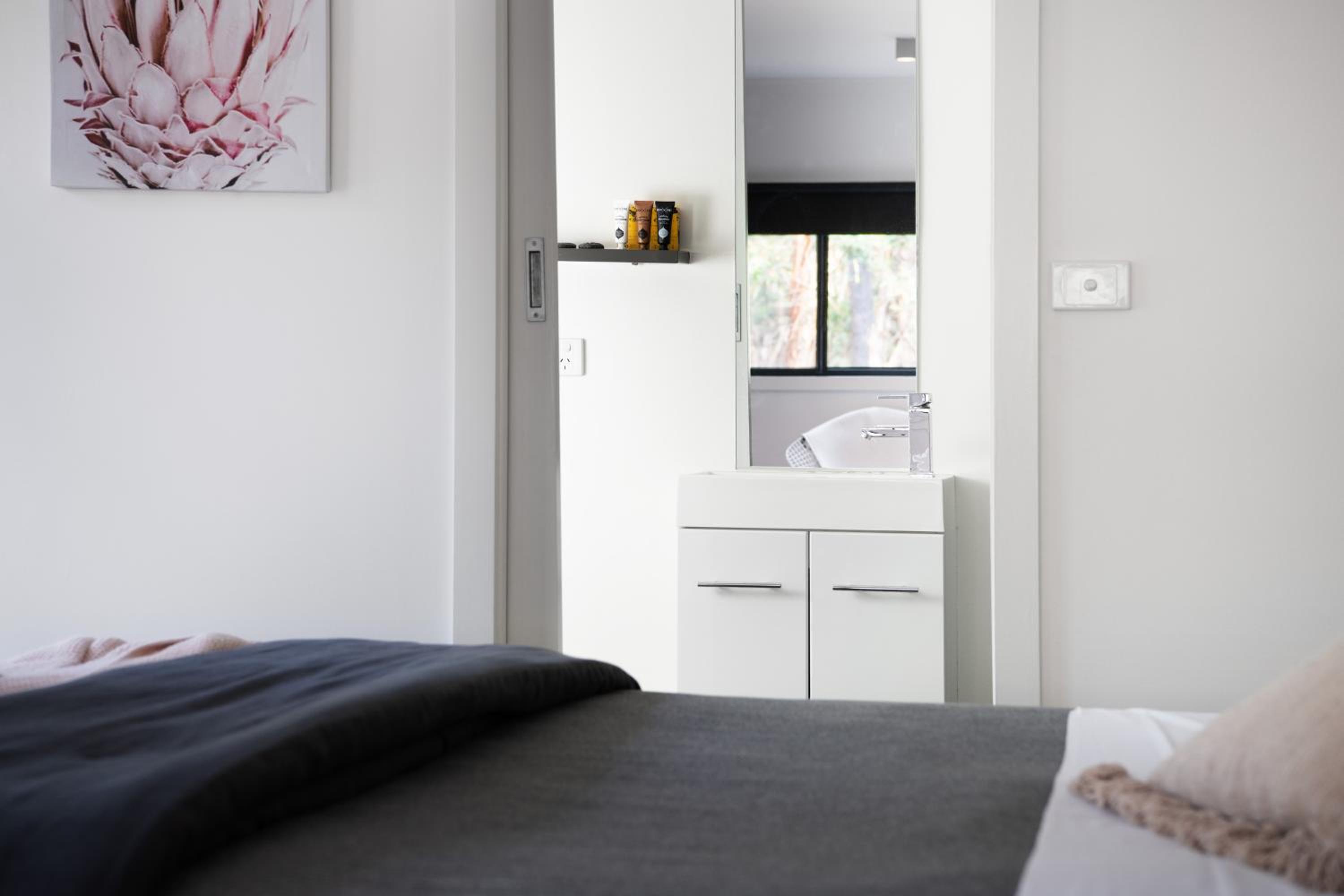 One-Bedroom House photo 1