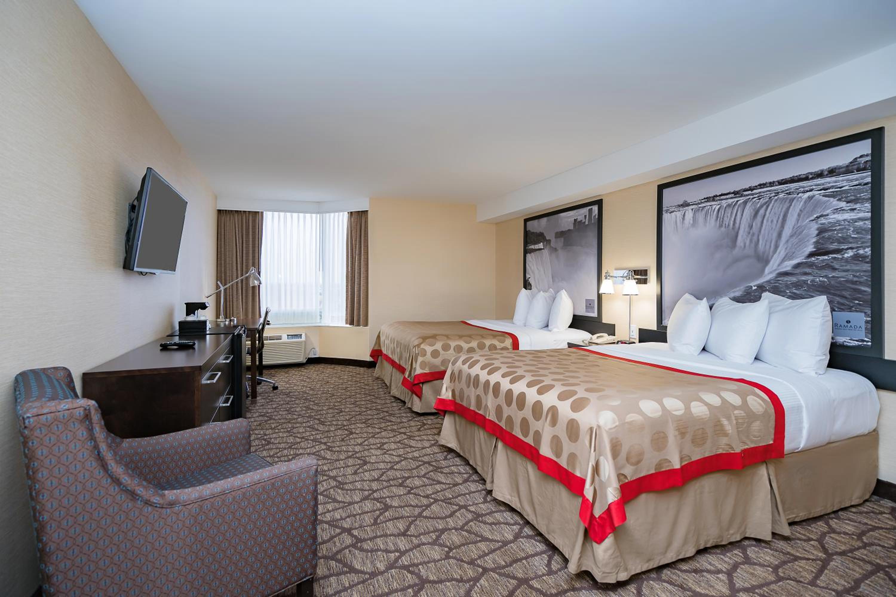 Queen Room with Two Queen Beds - Non-Smoking photo 1