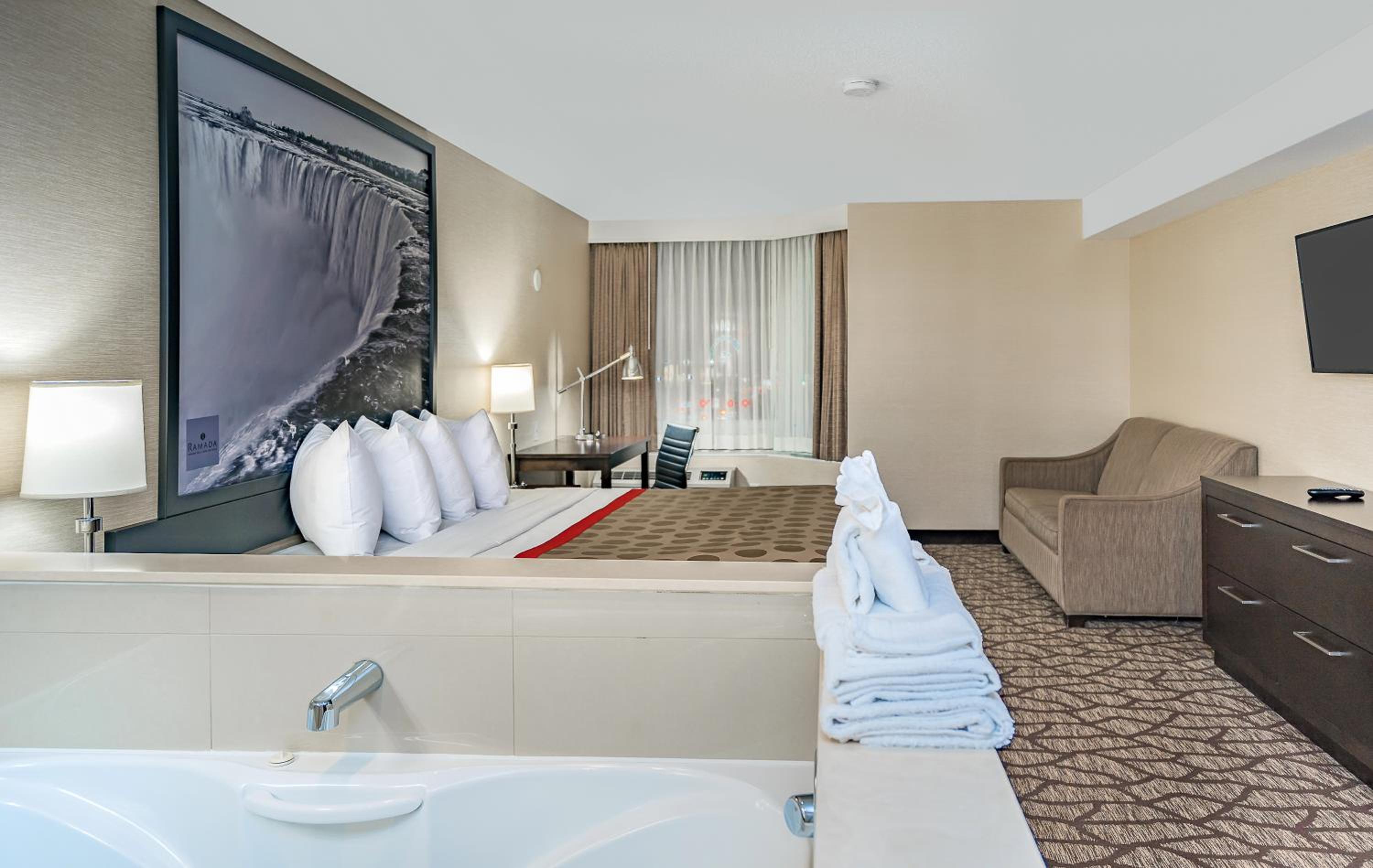 King Suite - Non-Smoking photo 1