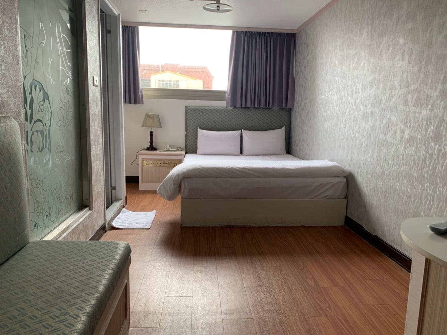 Standard Double Room with Window