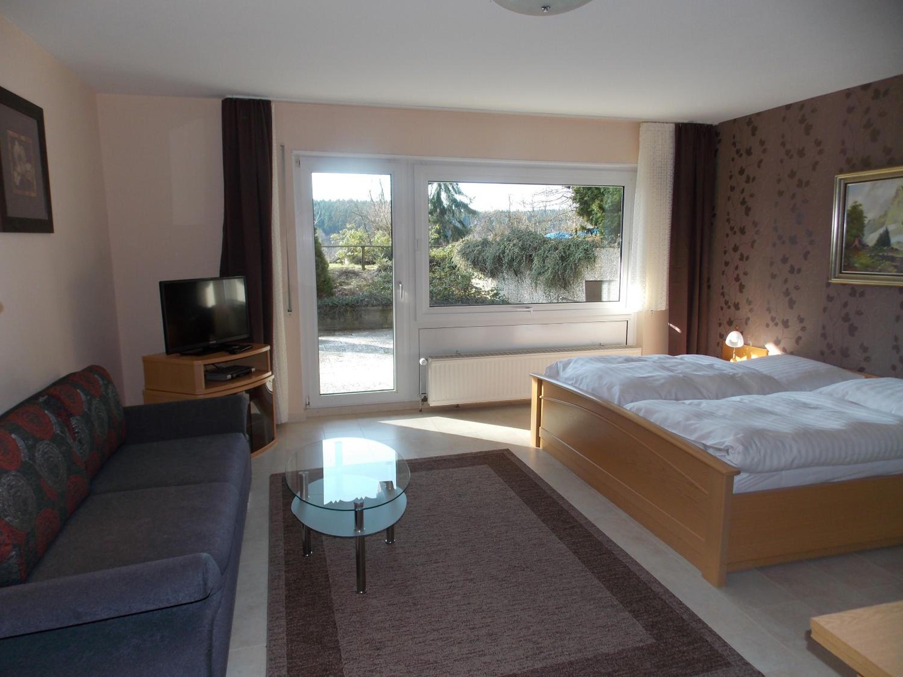 Large Double Room (south side) photo 2