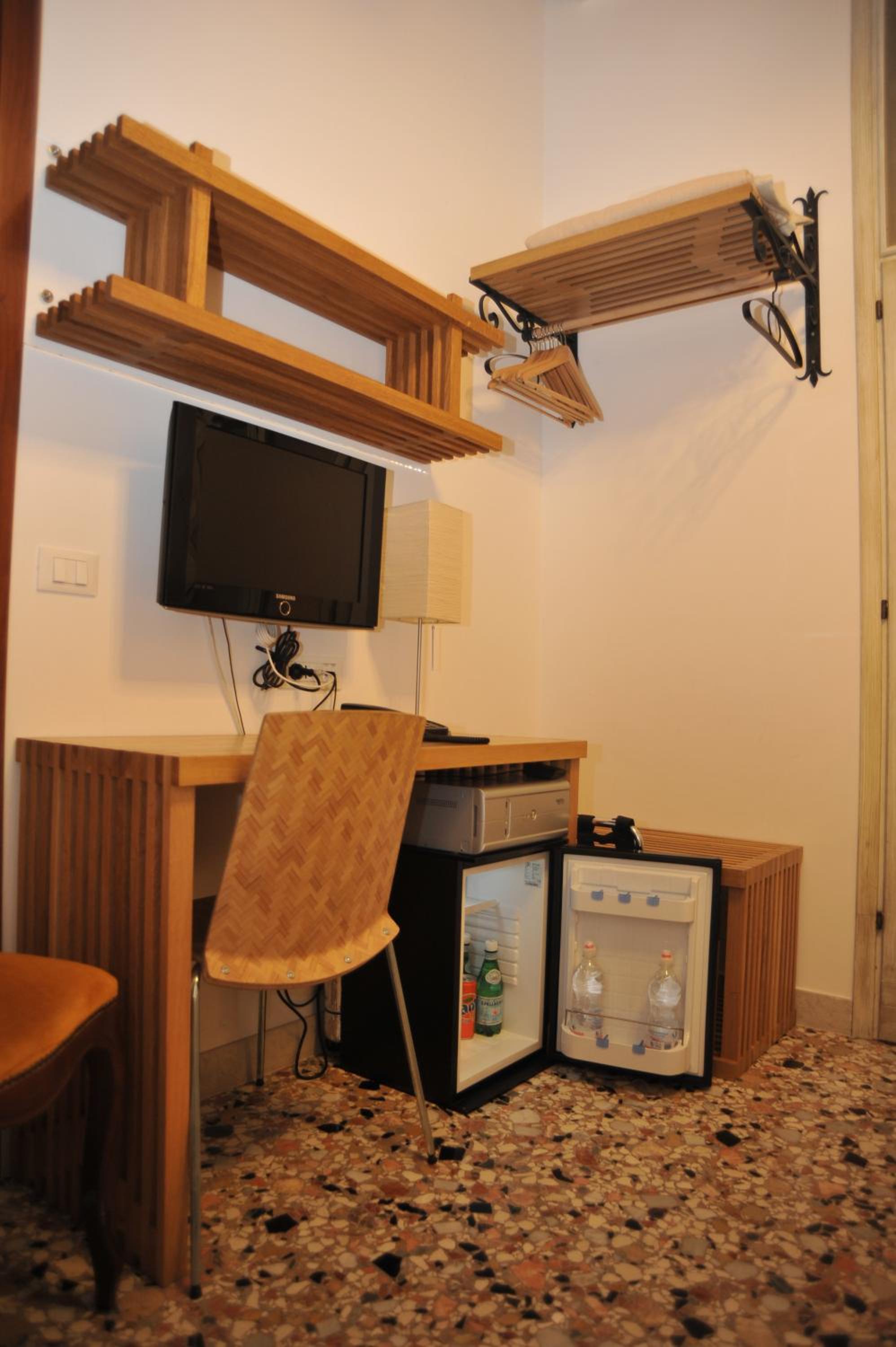 Standard Double or Twin Room photo 3