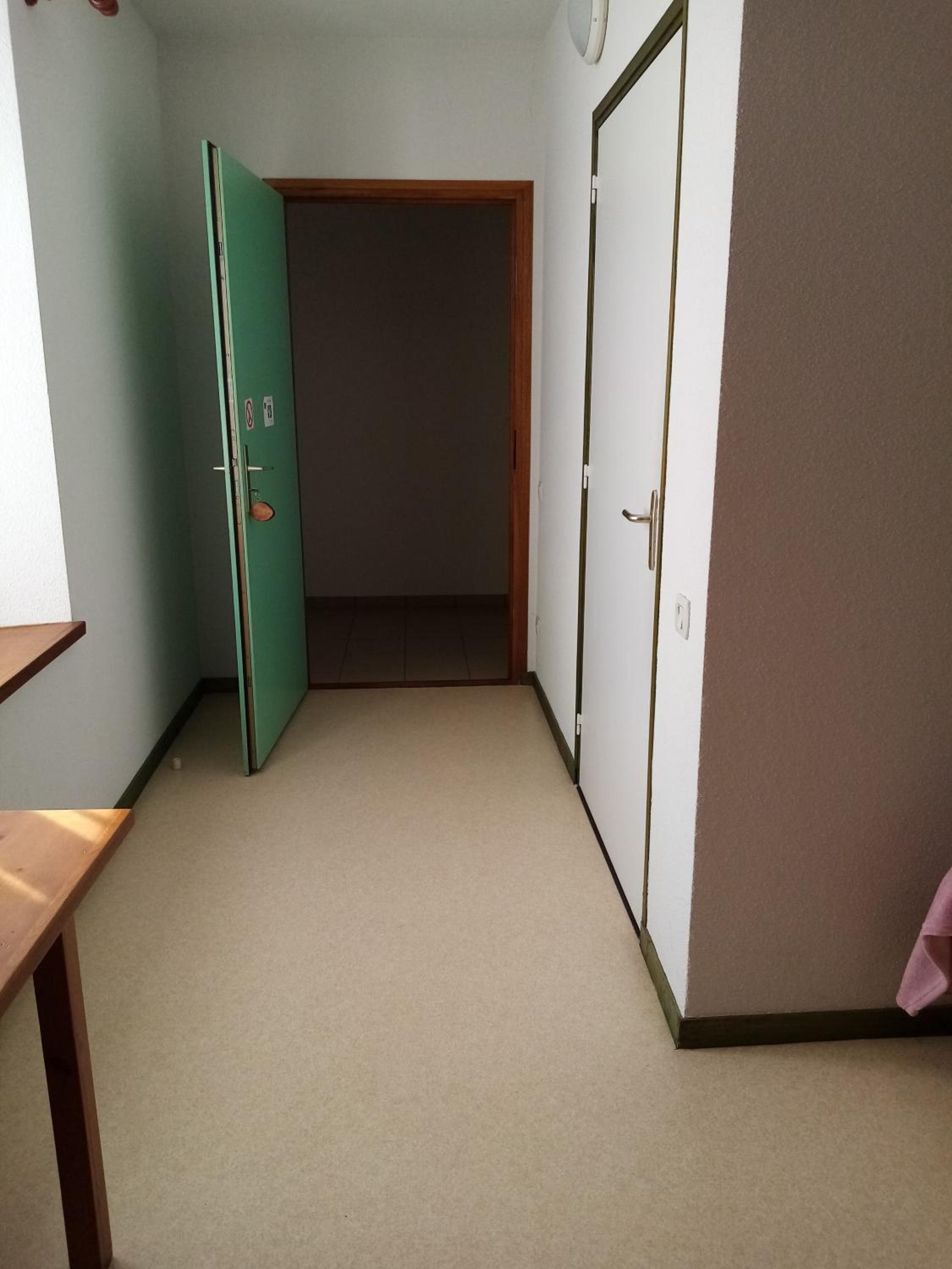 Twin Room - Disability Access - Photo 3