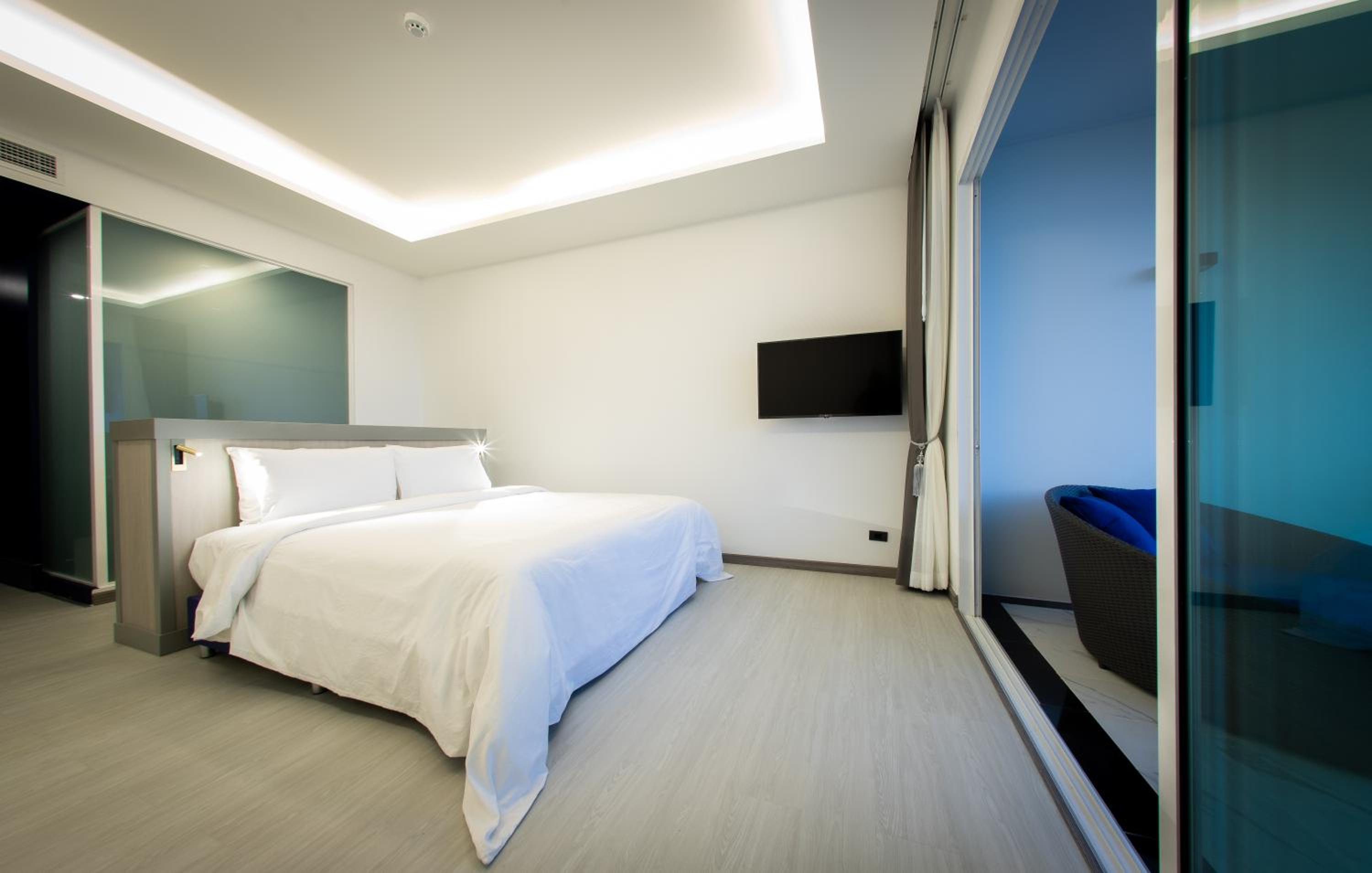 Executive with Ocean View - Photo 9