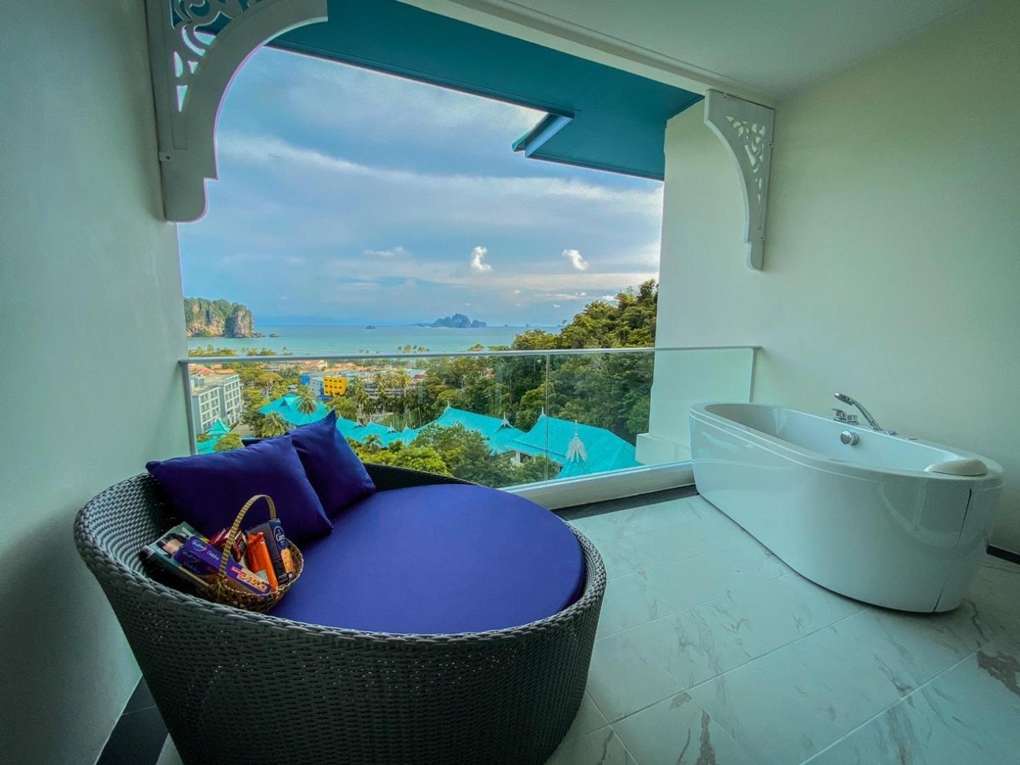 Executive Ocean Jacuzzi Room - Photo 8
