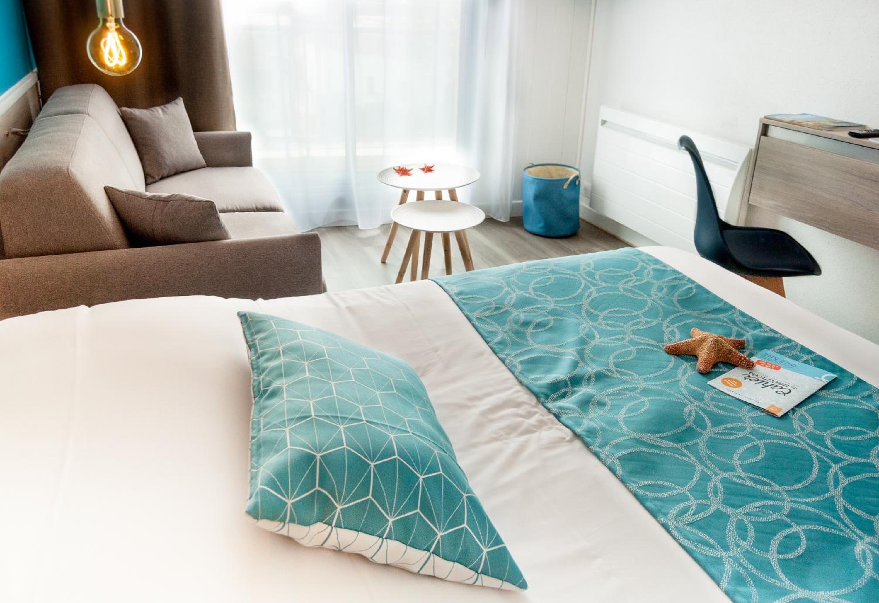 Junior Suite with Balcony - Photo 5