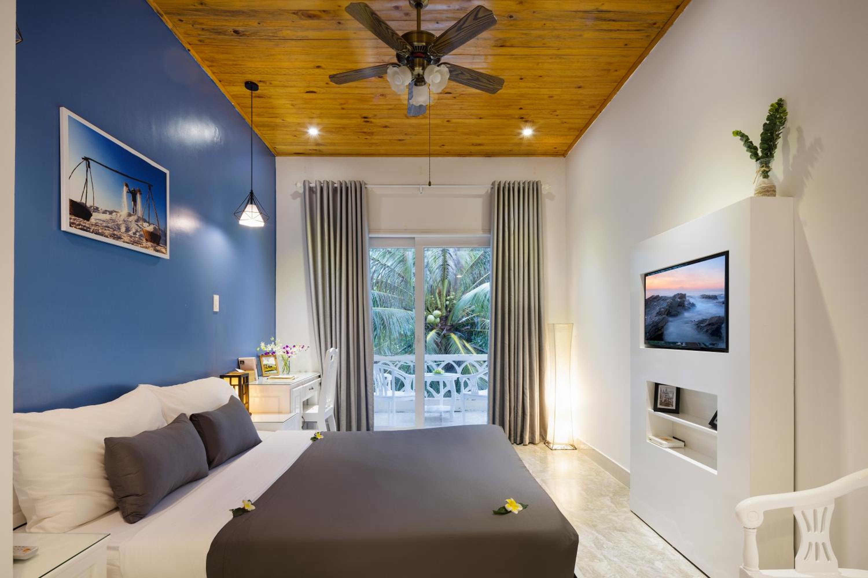 Double Room with Mountain View - Photo 1