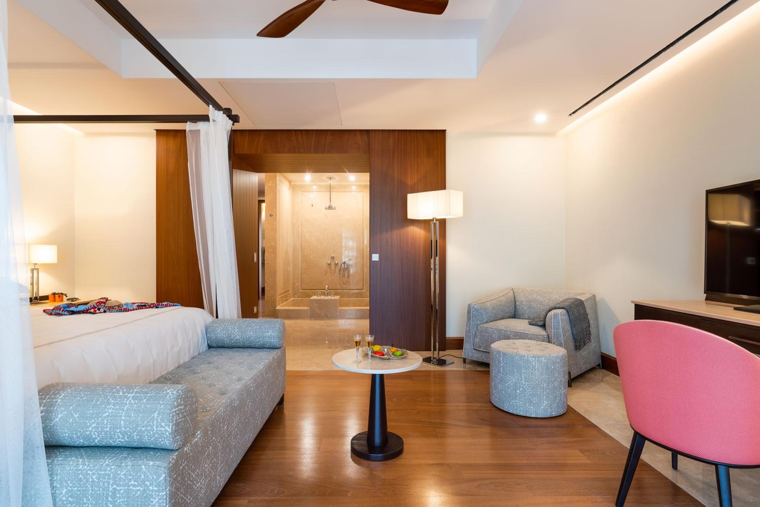Superior Suite - Photo 4