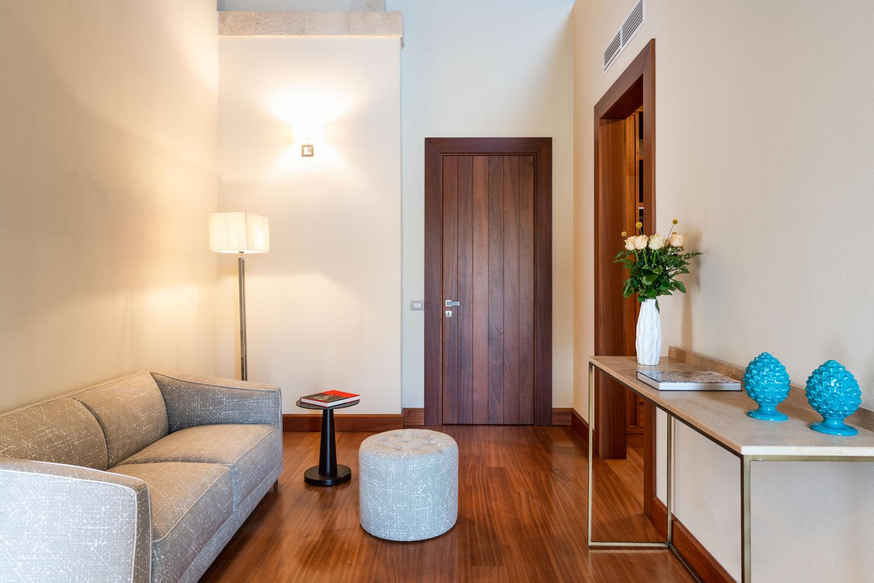 Superior Suite - Photo 6
