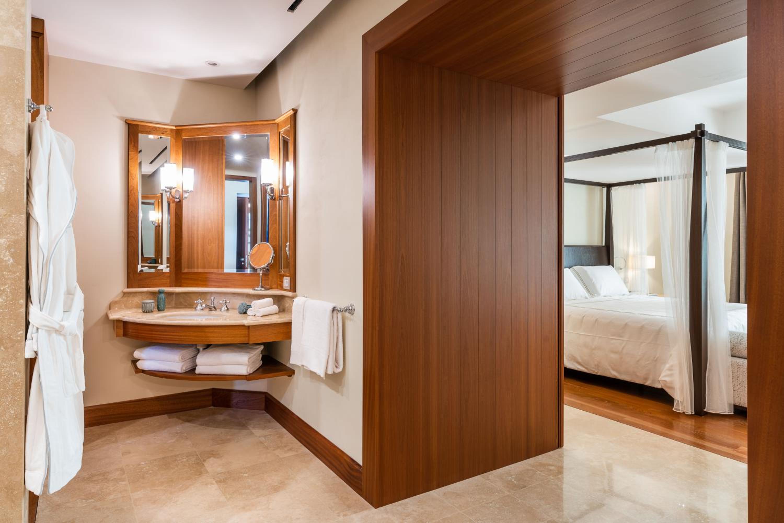 Deluxe Suite - Photo 8