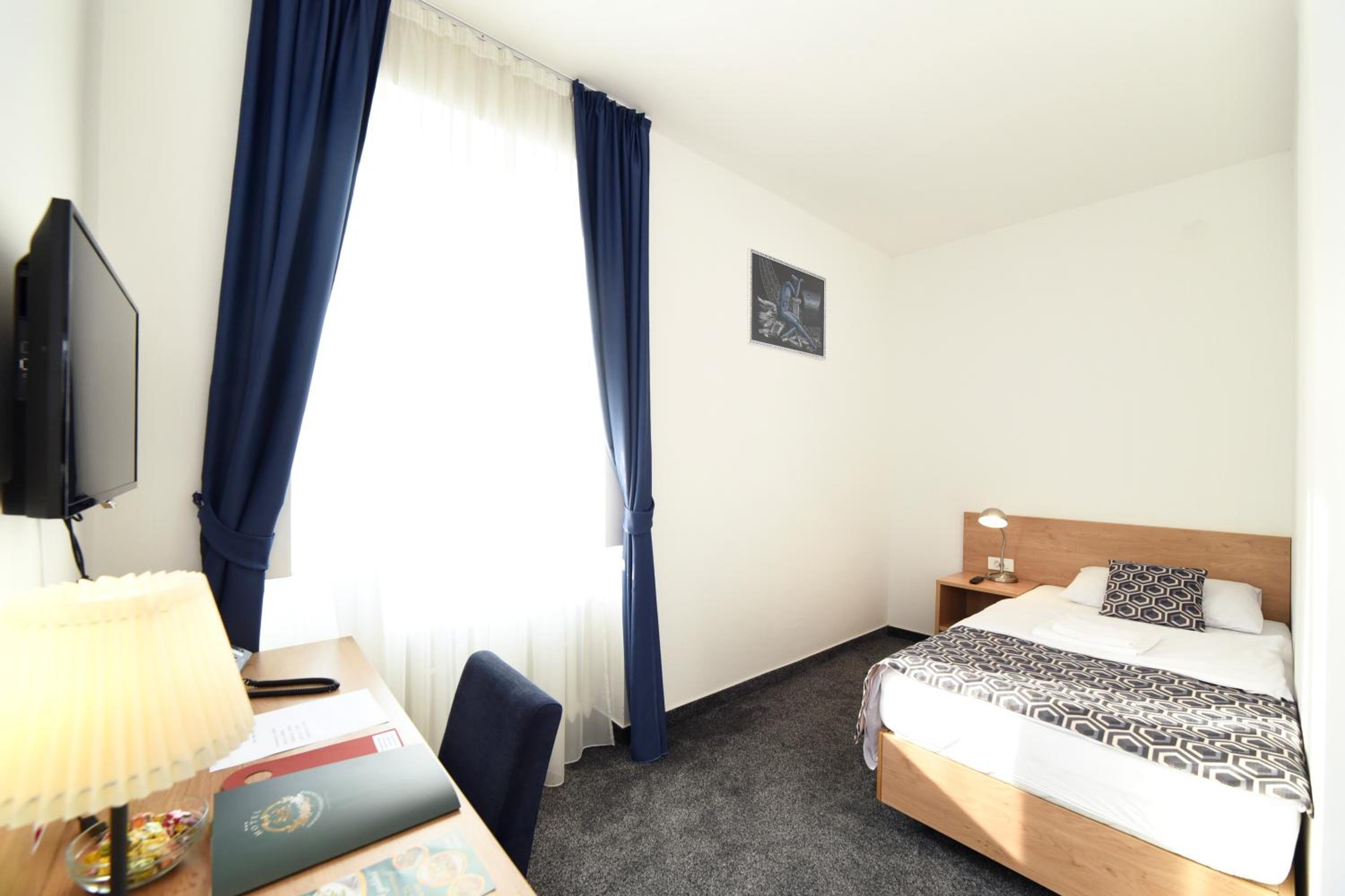 Single Room photo 2