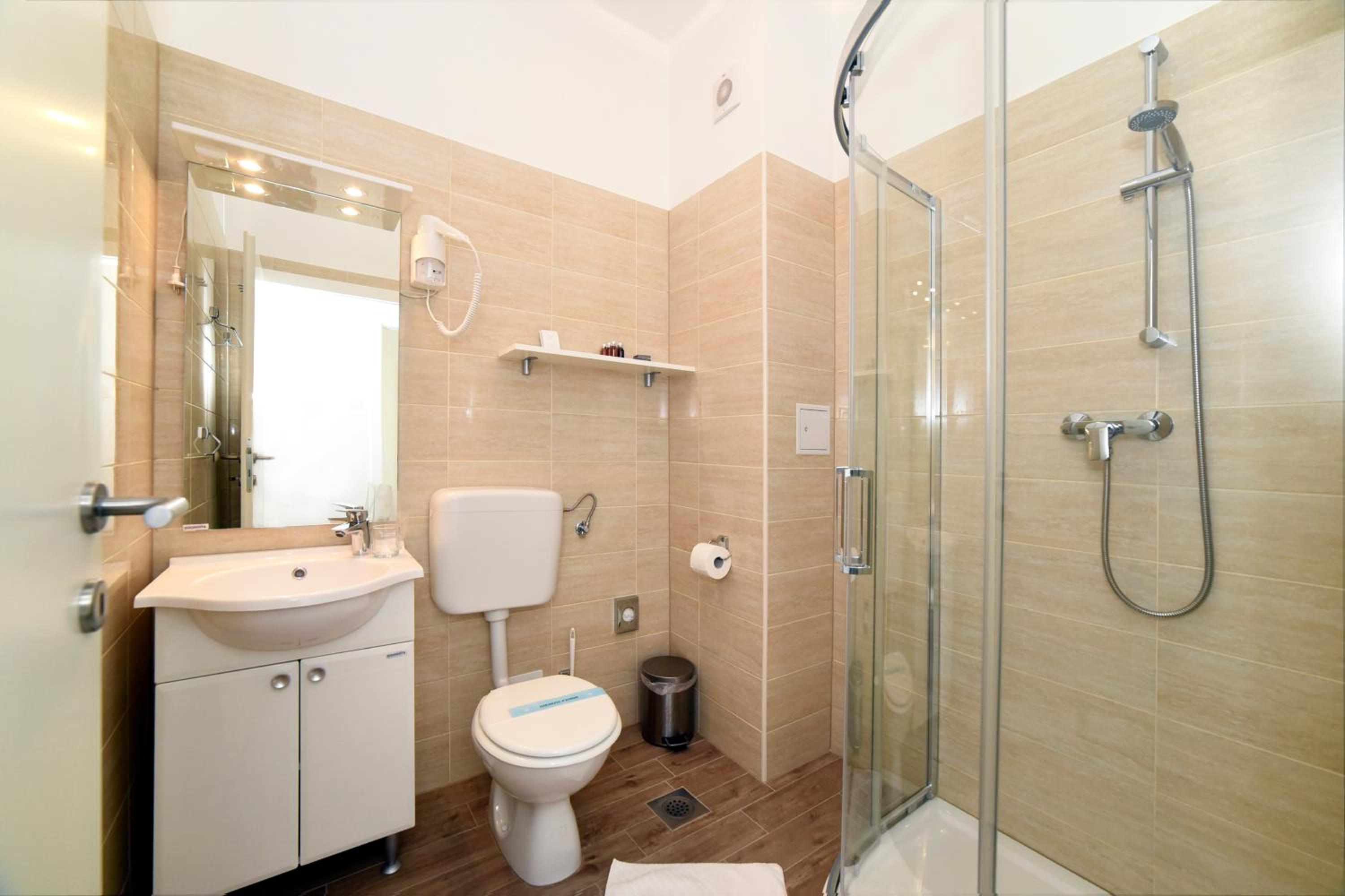 Single Room photo 3
