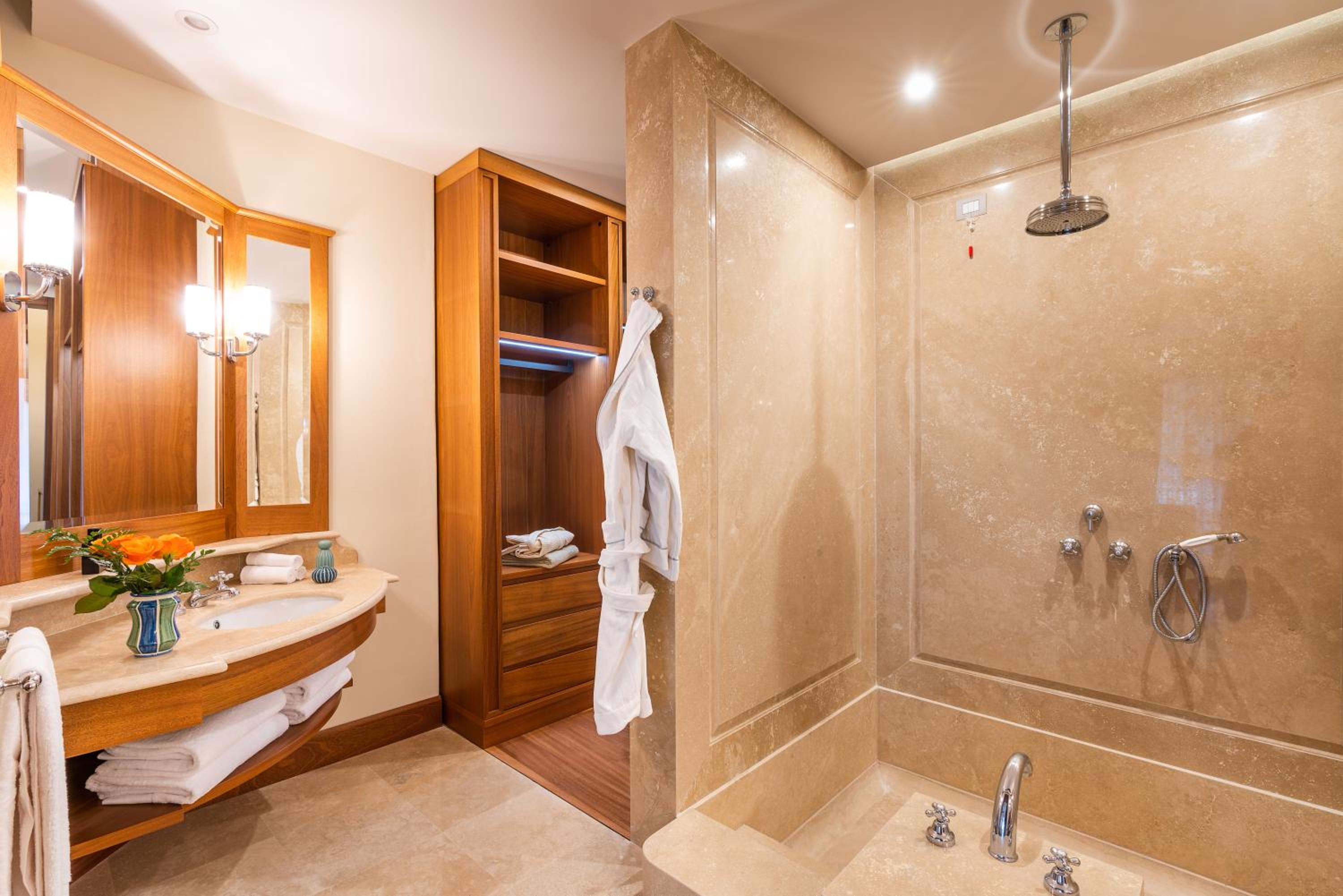 Superior Suite - Photo 2