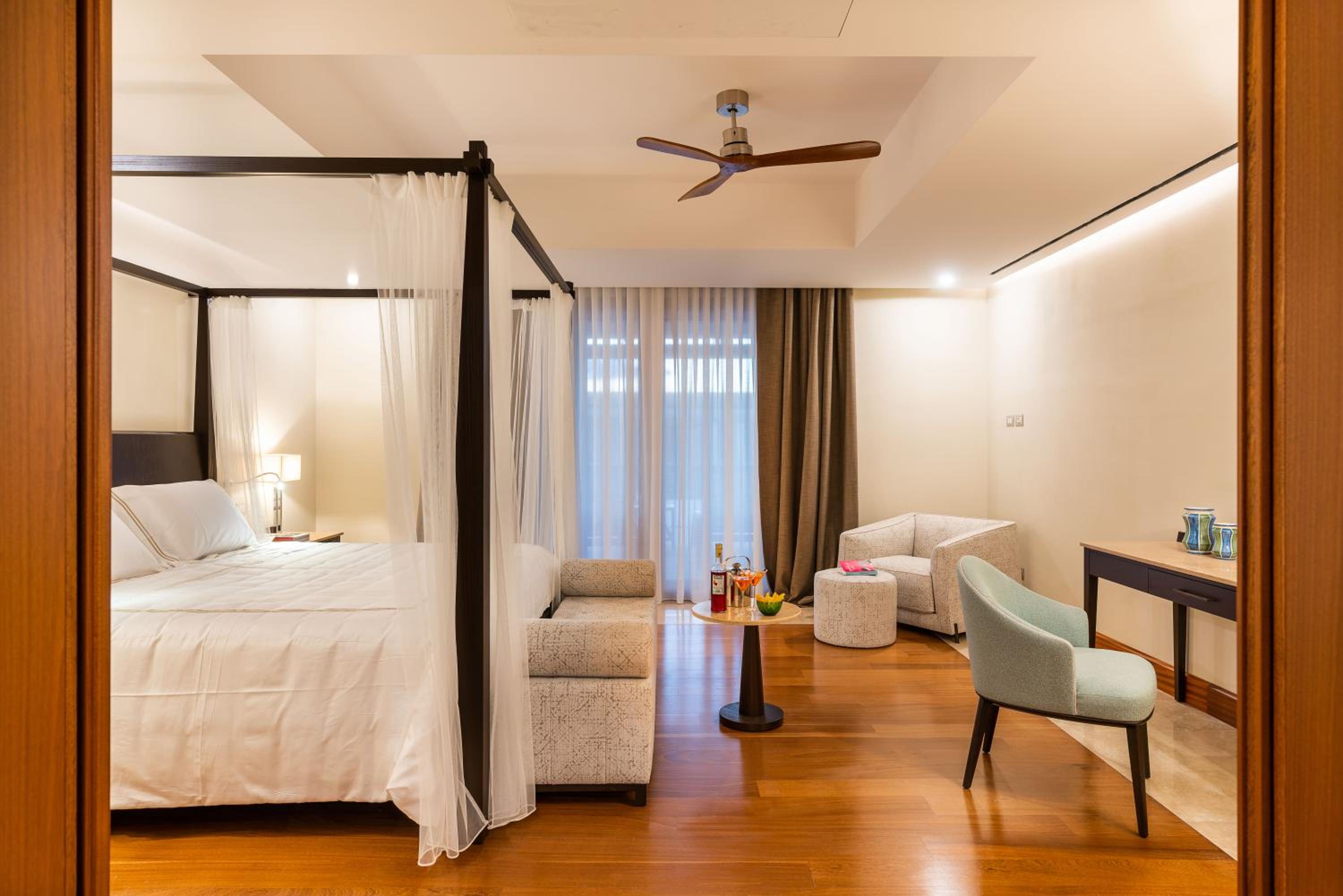Deluxe Suite - Photo 6