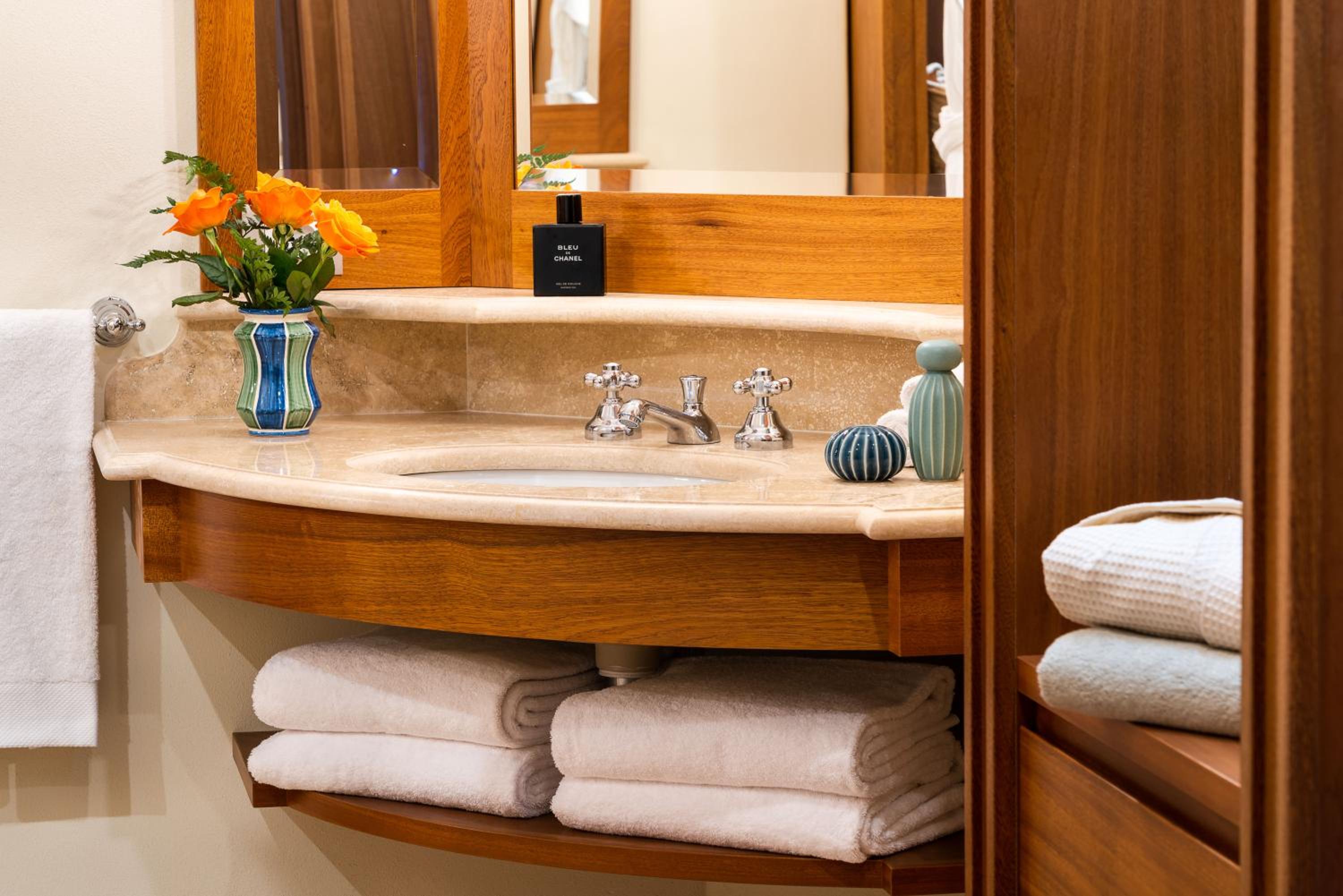 Superior Suite - Photo 8