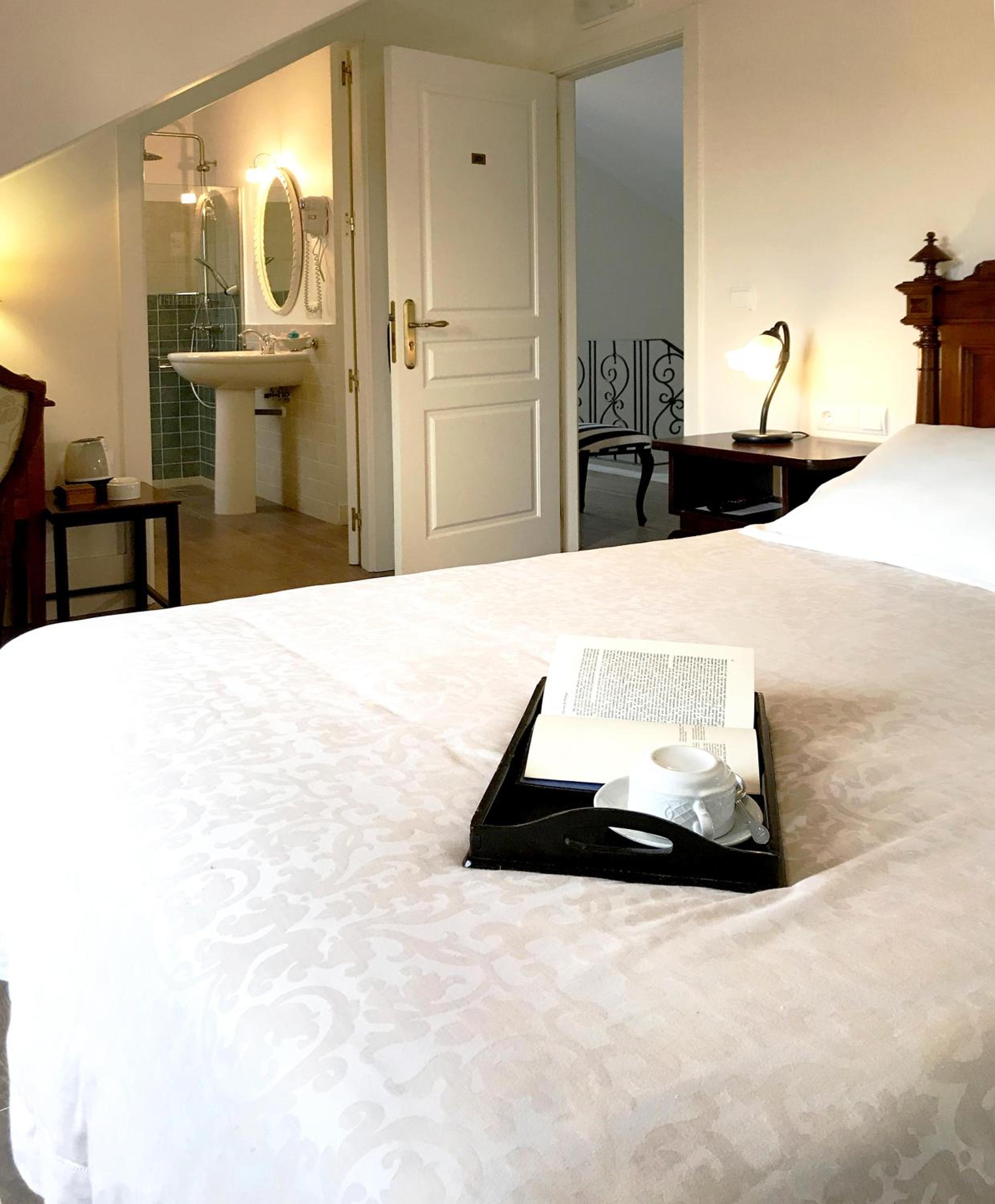 Standard Double or Twin Room - Photo 18