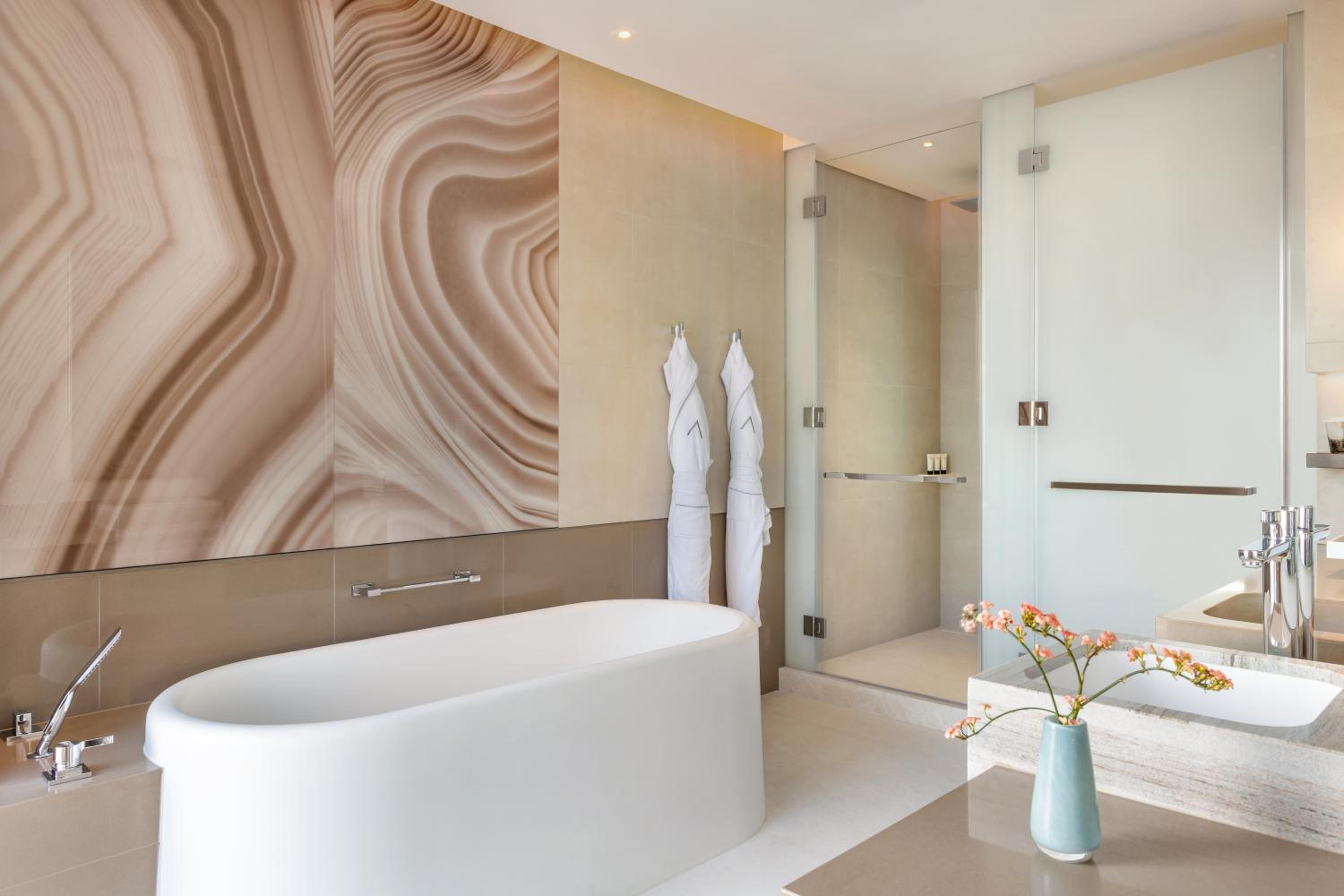 Three Bedroom Presidential Suite & Cabana & World's Highest Infinity Pool Access photo 1