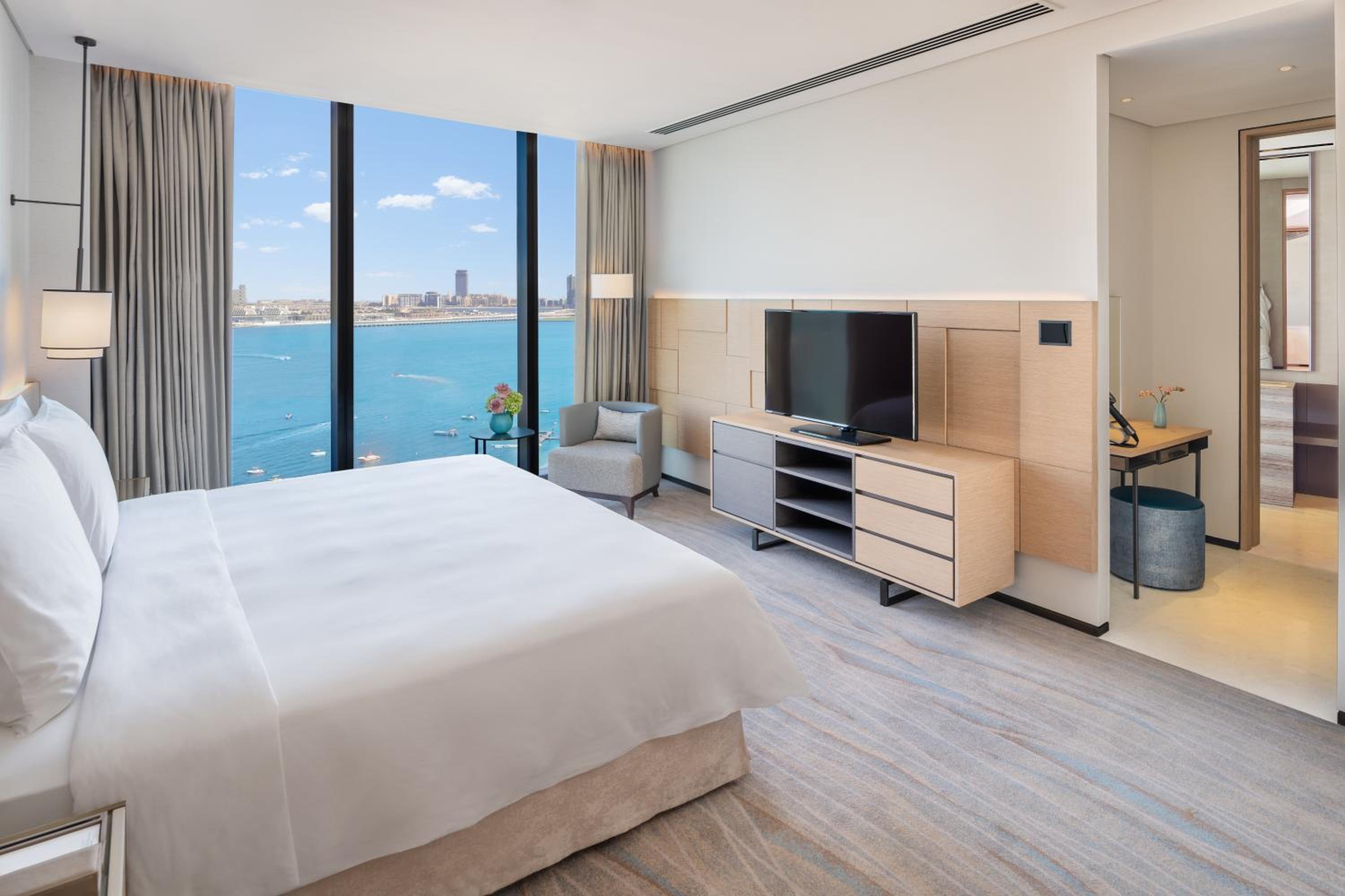 One Bedroom Executive Sea View Suite & World's Highest Infinity Pool Access