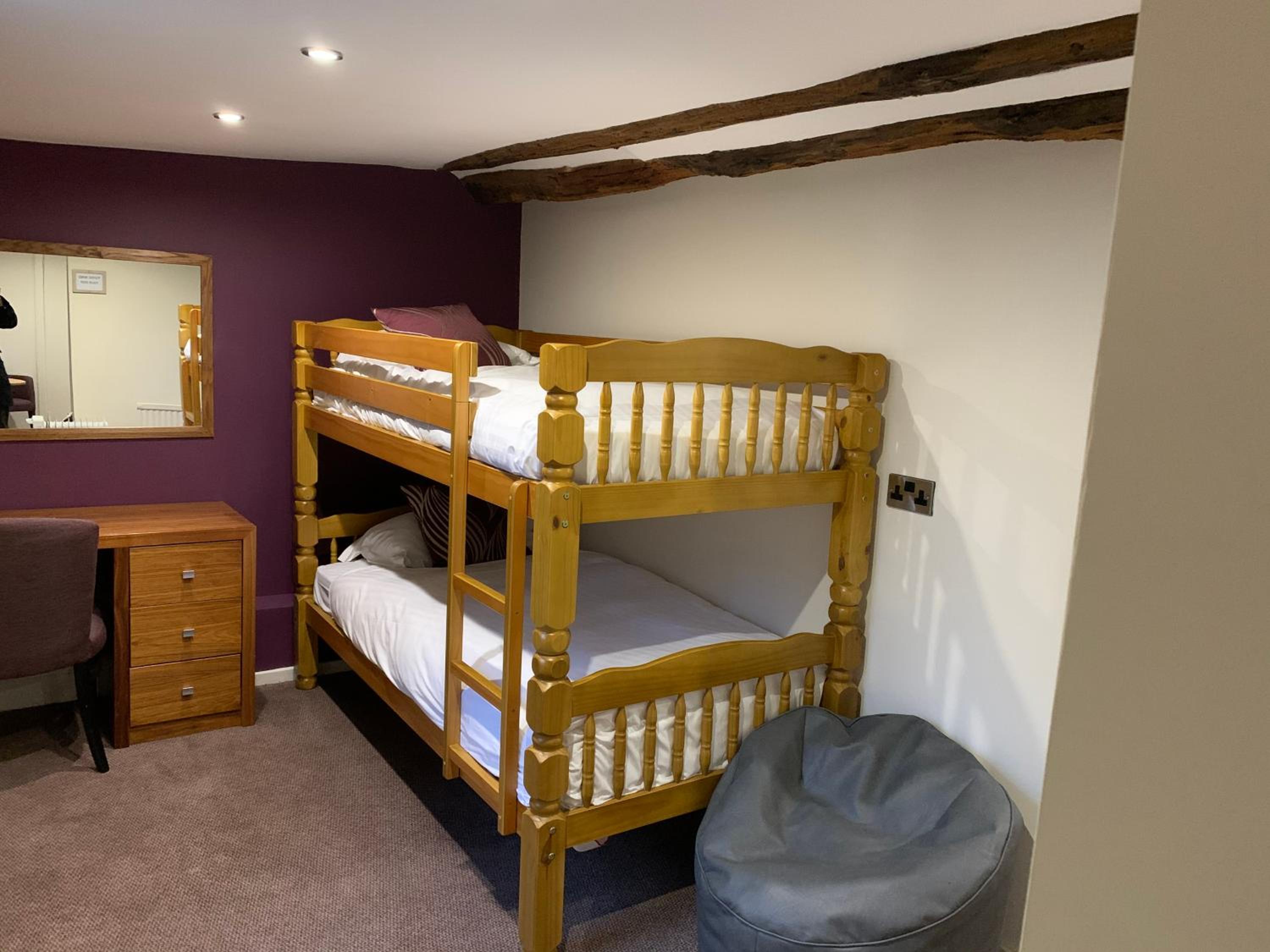 Executive Family Room with One Double Bed and One Single Bunk Bed - Photo 10