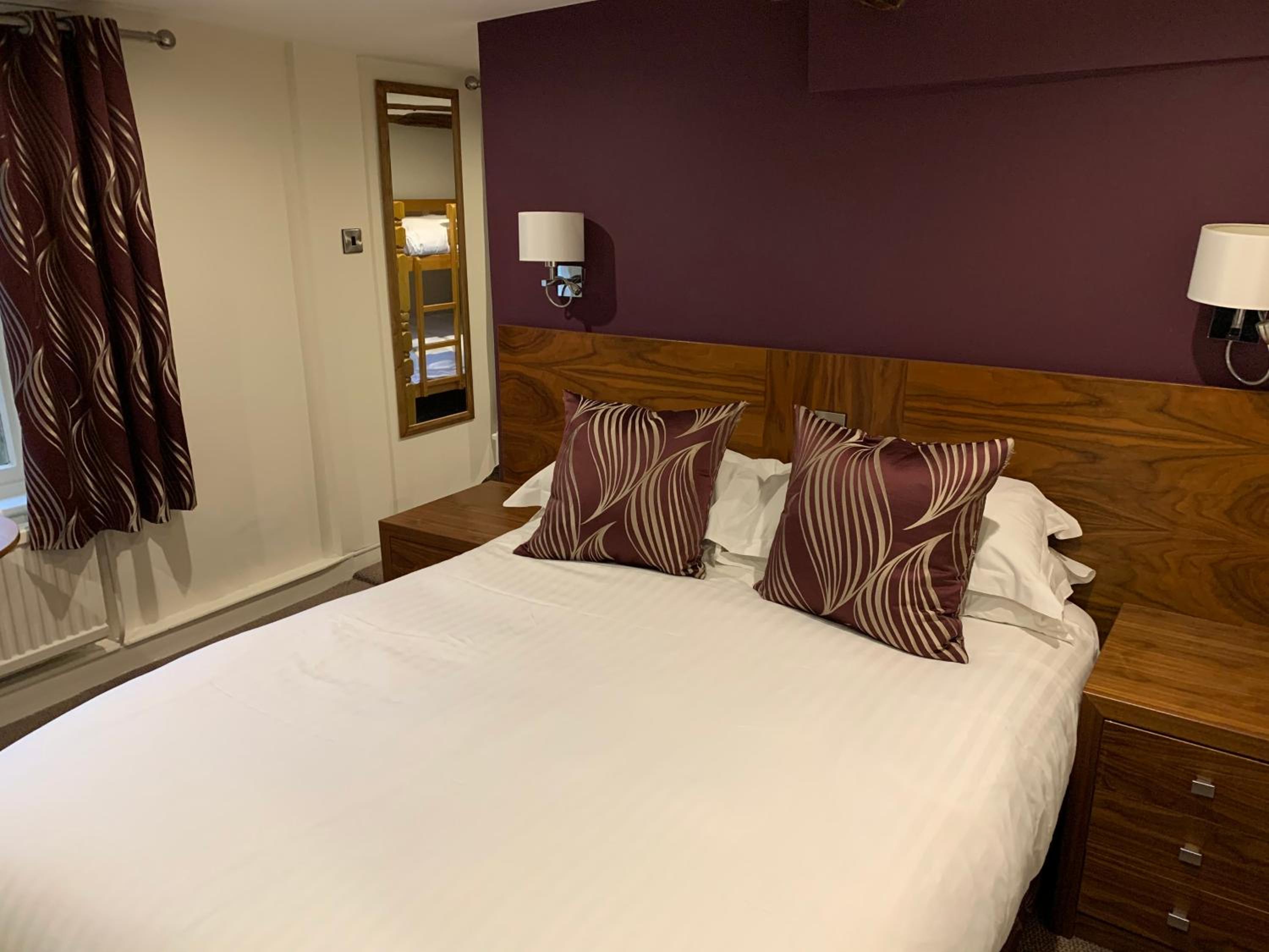 Executive Family Room with One Double Bed and One Single Bunk Bed - Photo 11