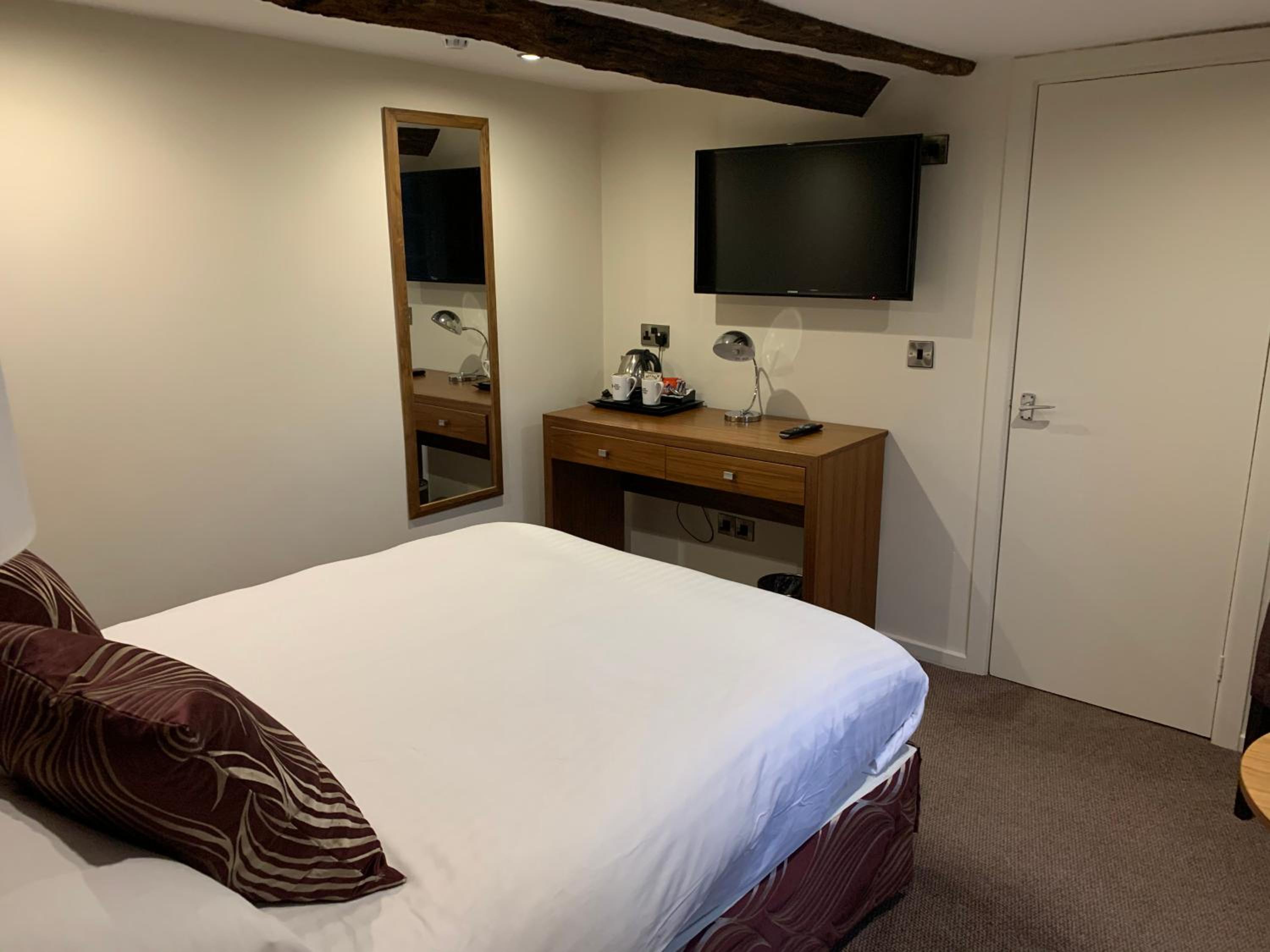 Executive Family Room with One Double Bed and One Single Bunk Bed - Photo 12