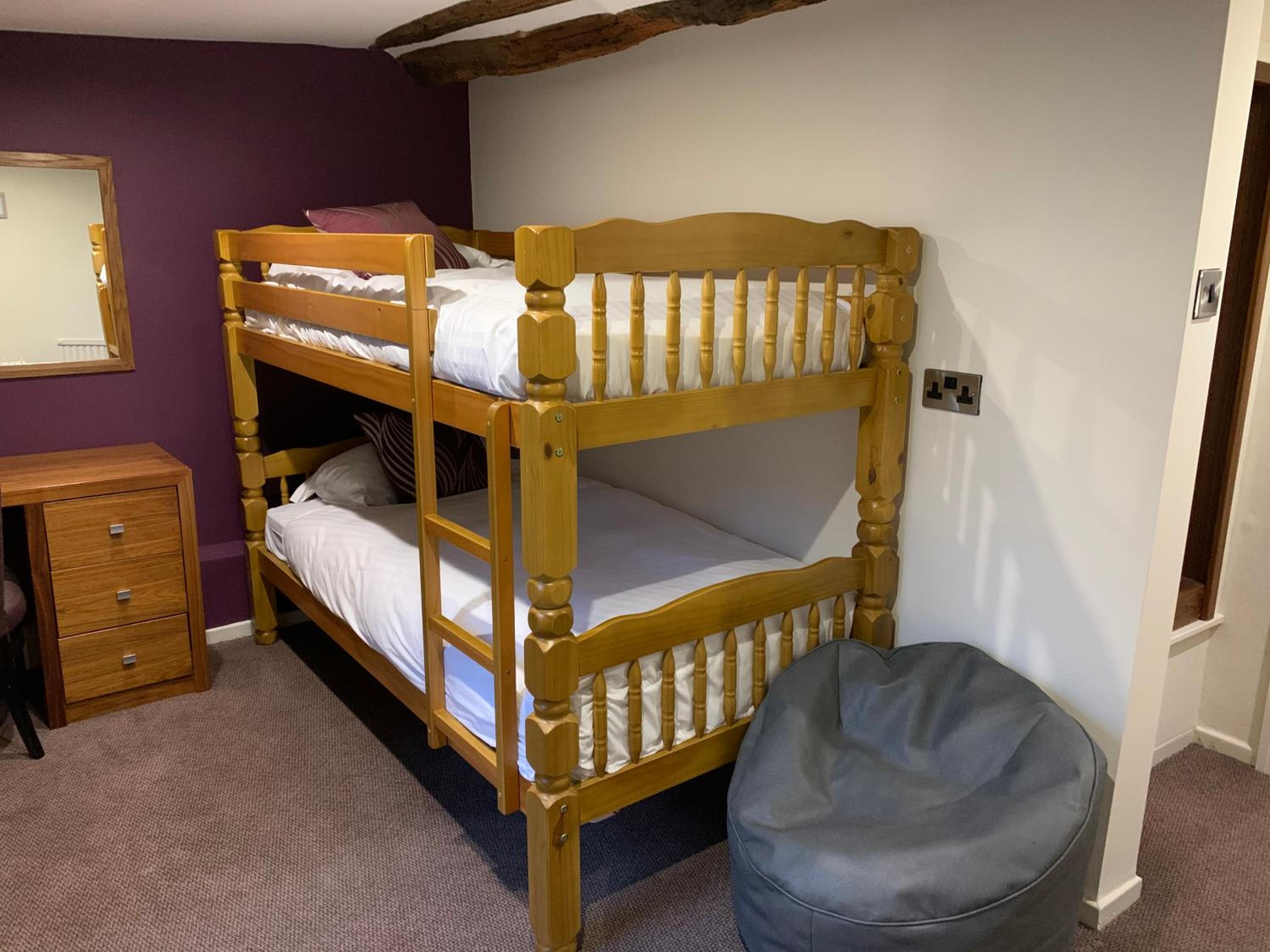 Executive Family Room with One Double Bed and One Single Bunk Bed - Photo 6