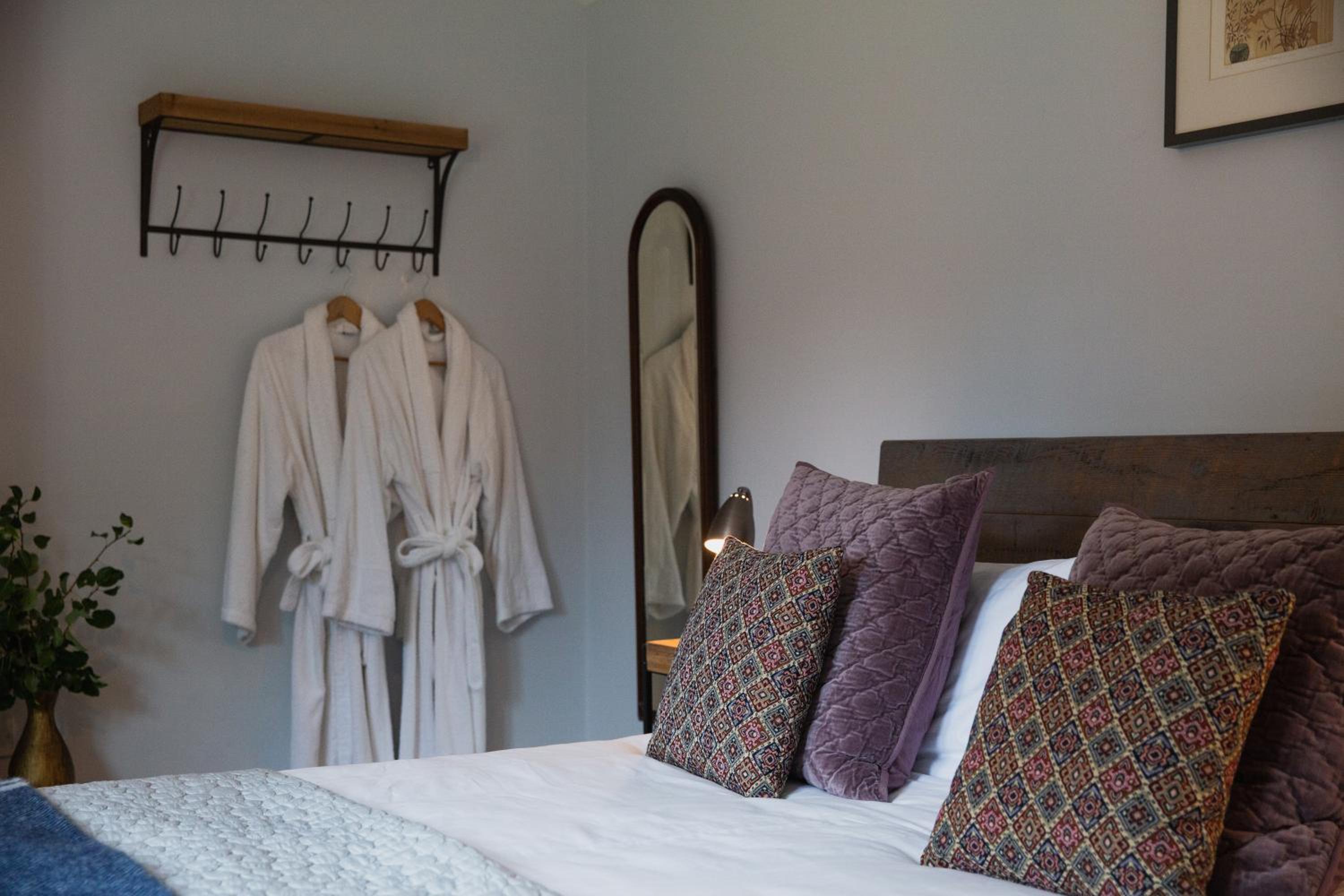 Deluxe King Room photo 2