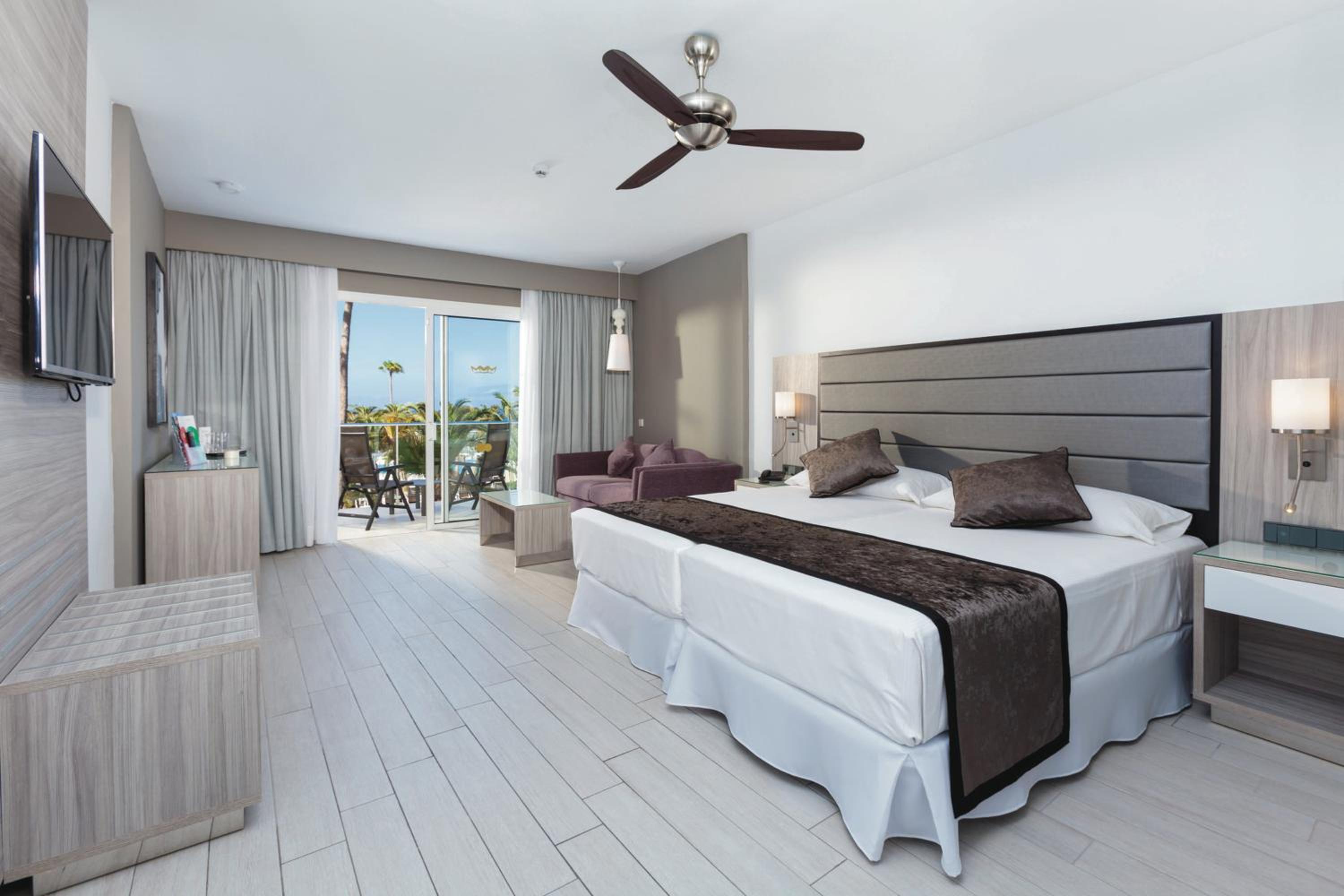 Habitación Doble Deluxe con Vista Lateral al Mar