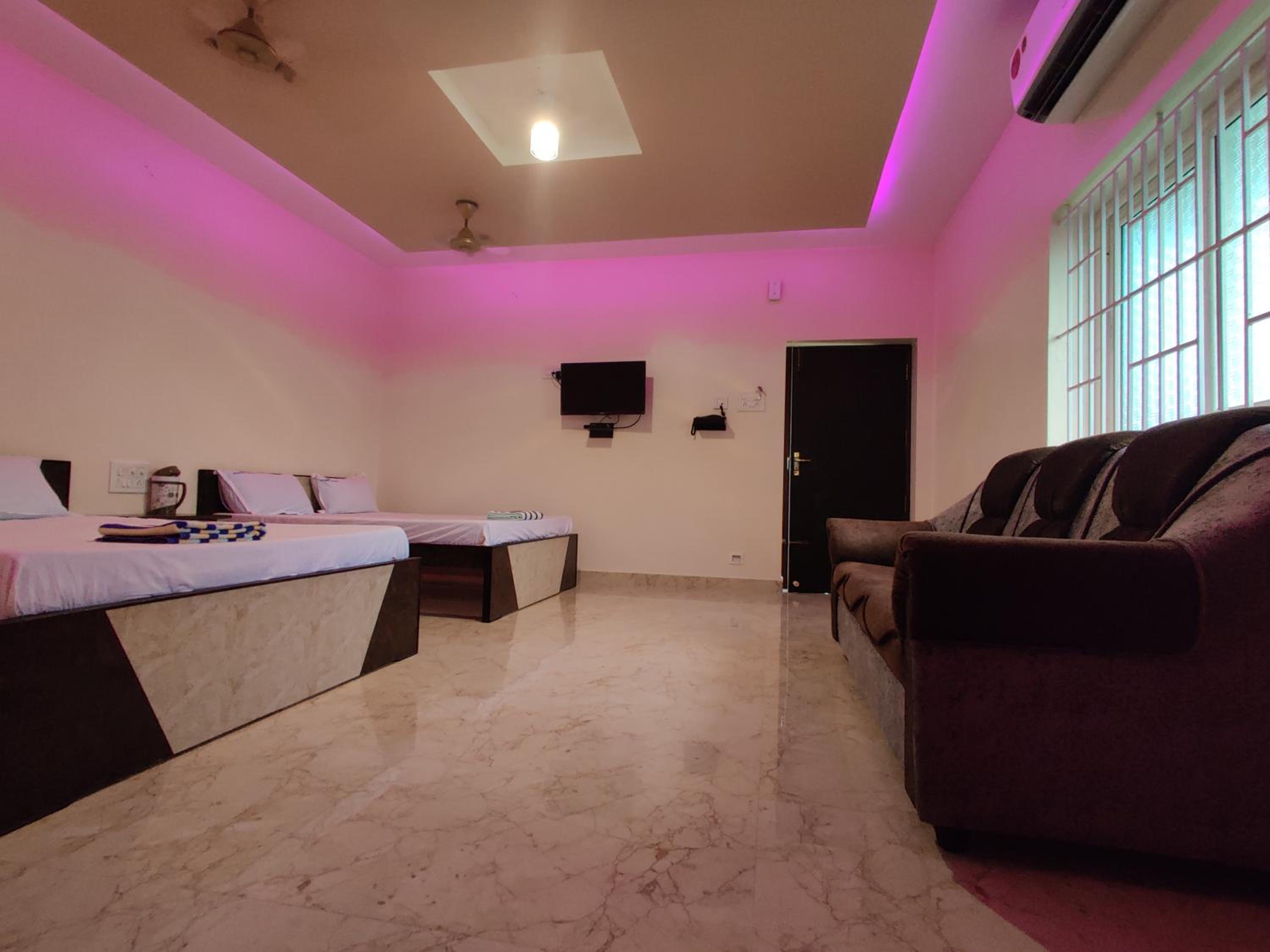Deluxe Family Suite - Photo 7