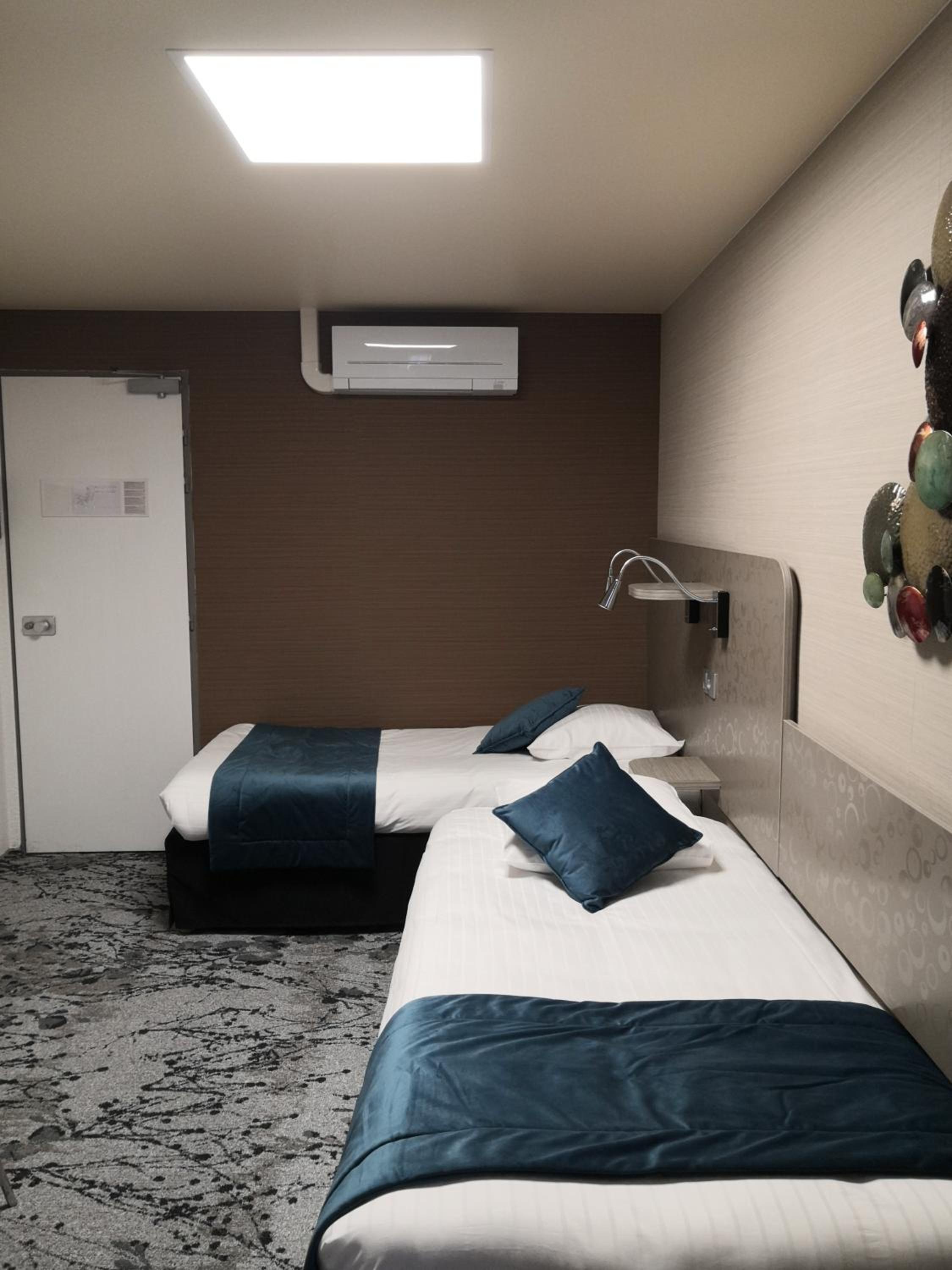 Twin Room (2 Adults) - Photo 3
