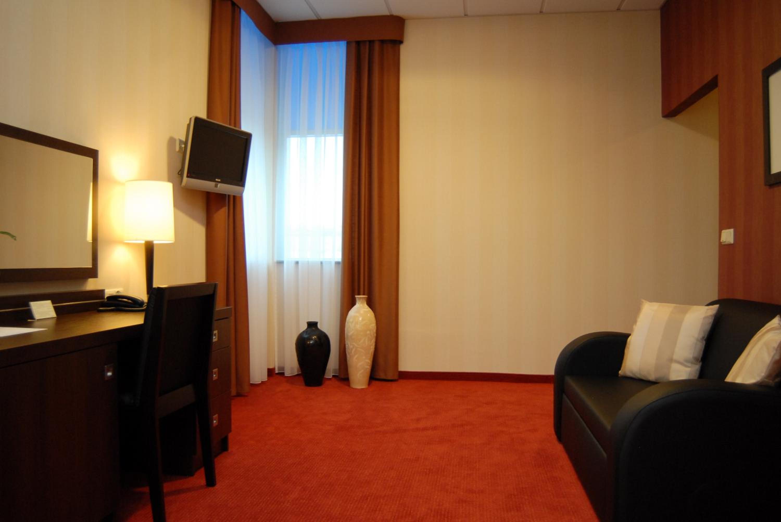 Suite - Photo 3
