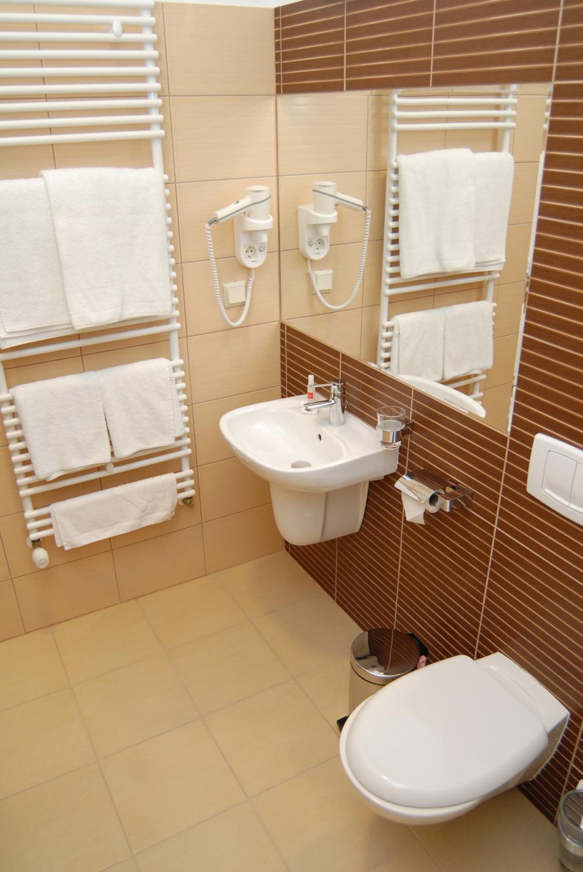 Double or Twin Room - Photo 10