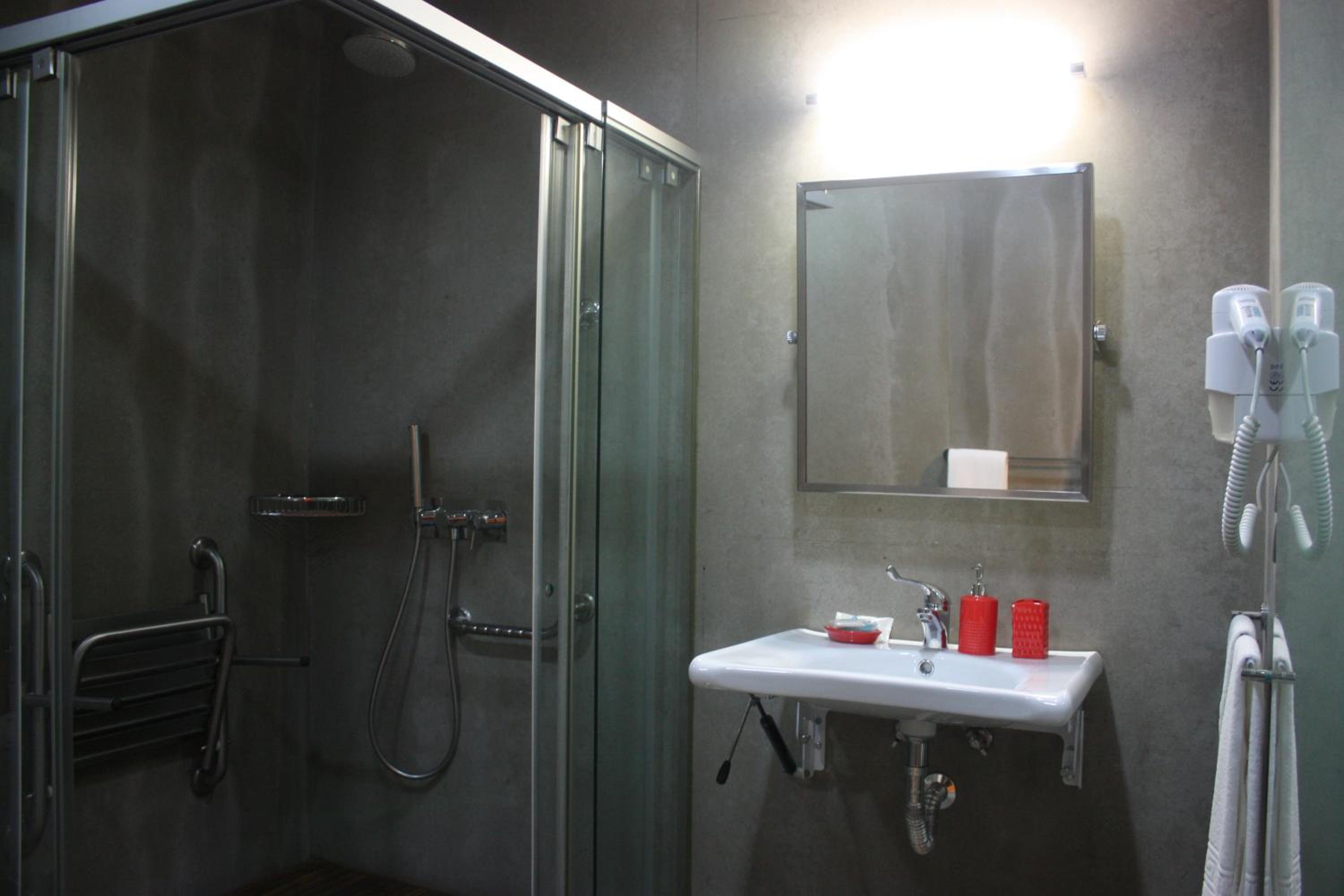 Double or Twin Room - Disability Access photo 2