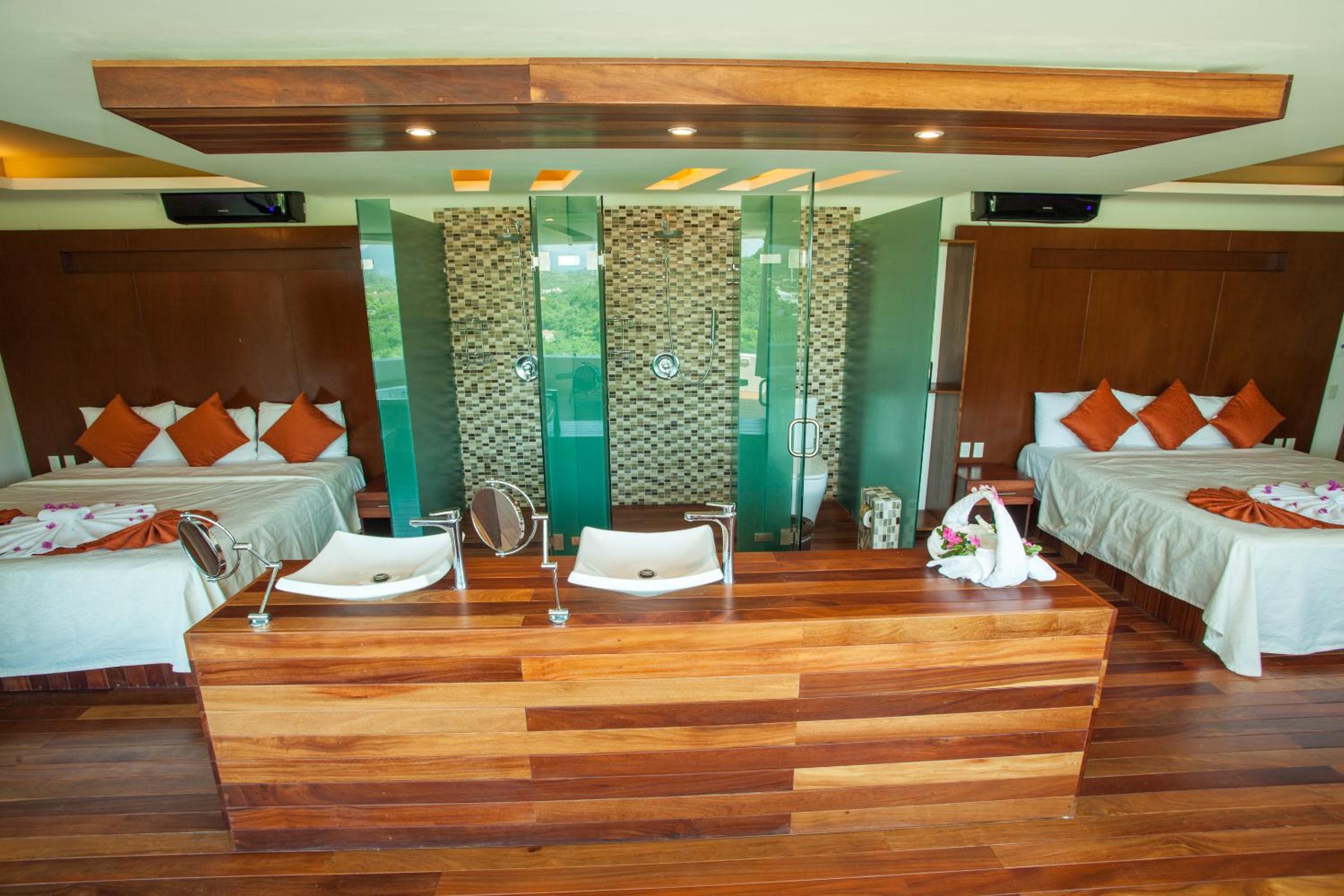 Suite with City View photo 2