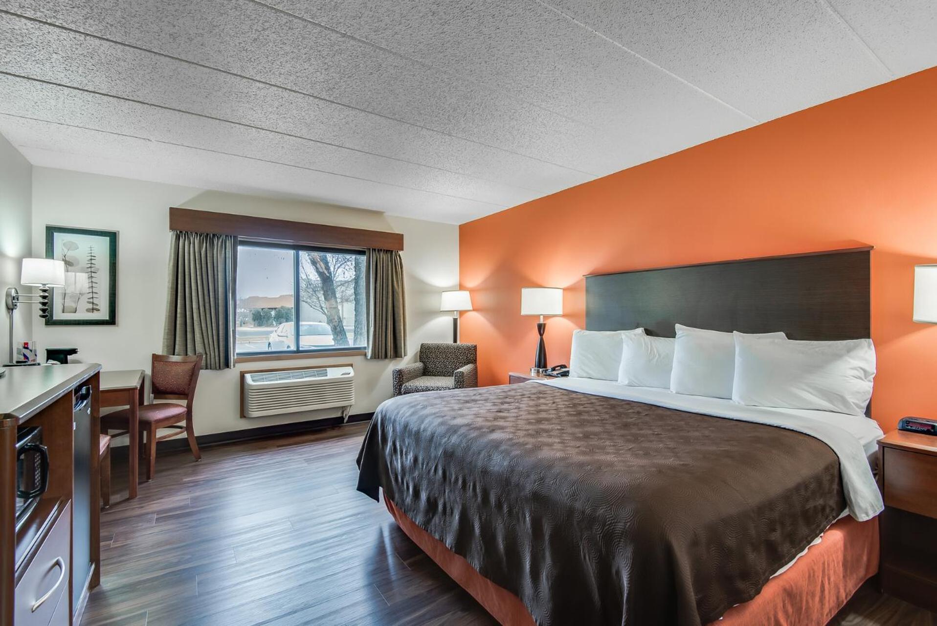 King Room - Non-Smoking - Photo 3