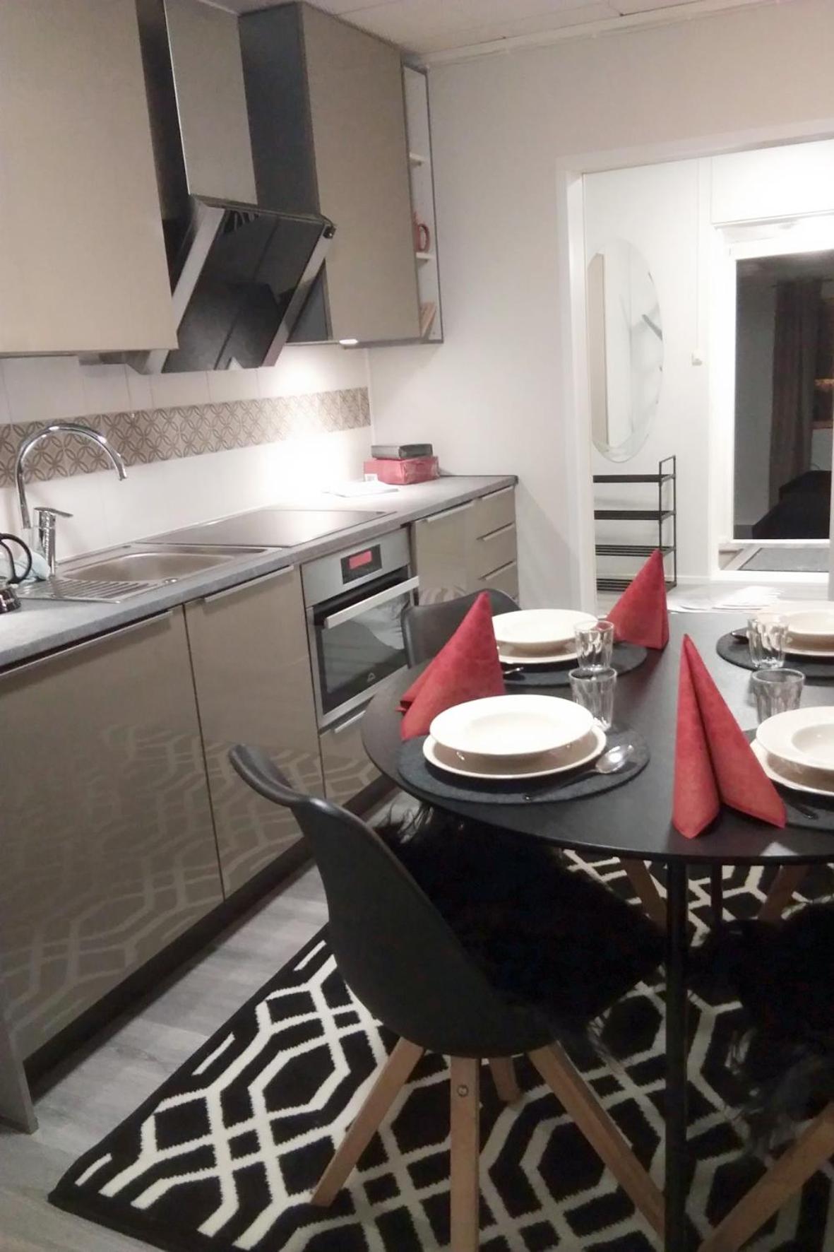 Two-Bedroom House - Photo 19