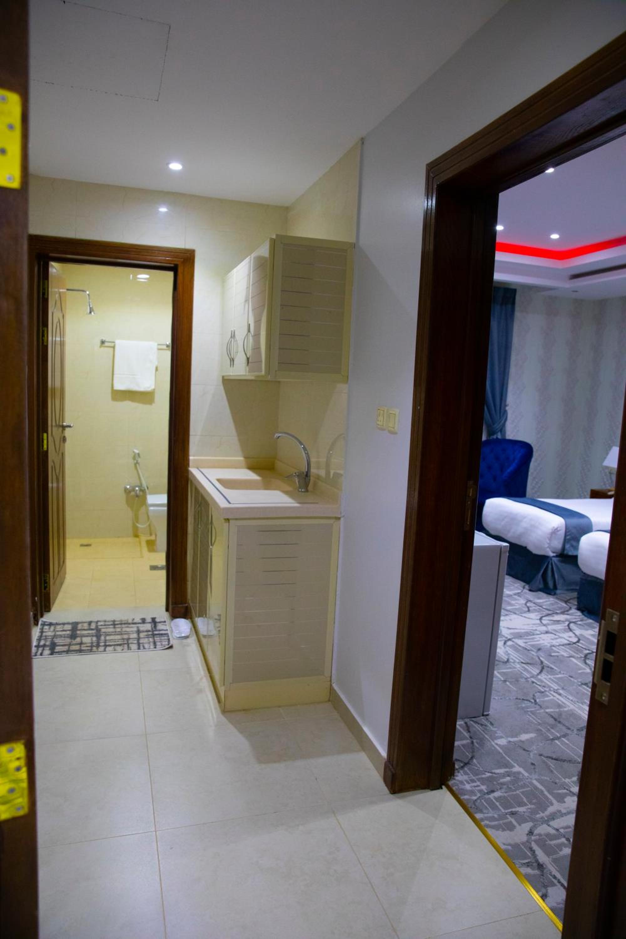 Double Room with Private External Bathroom photo 2